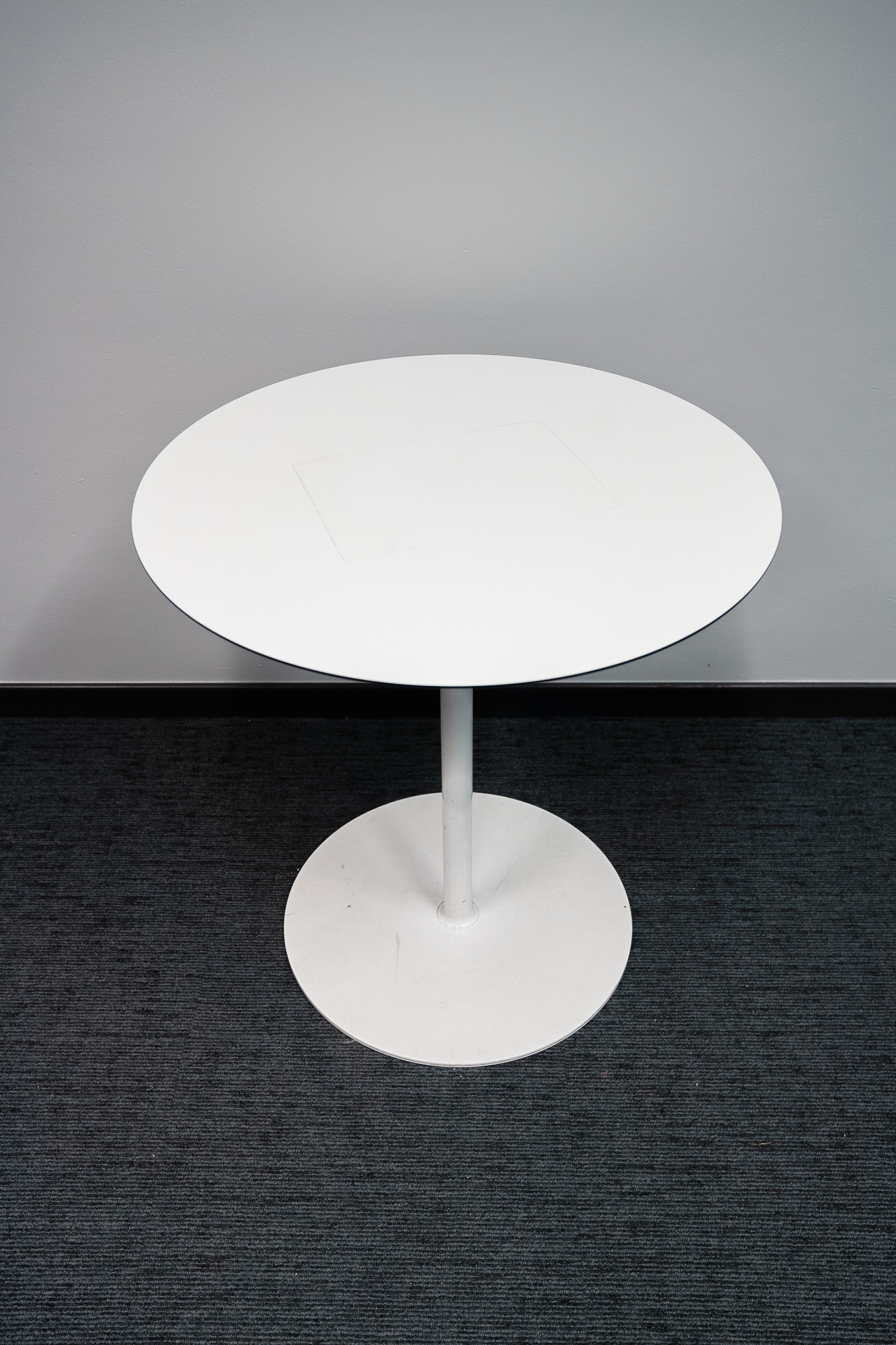 White round table - Second hand quality "Tables" - Relieve Furniture