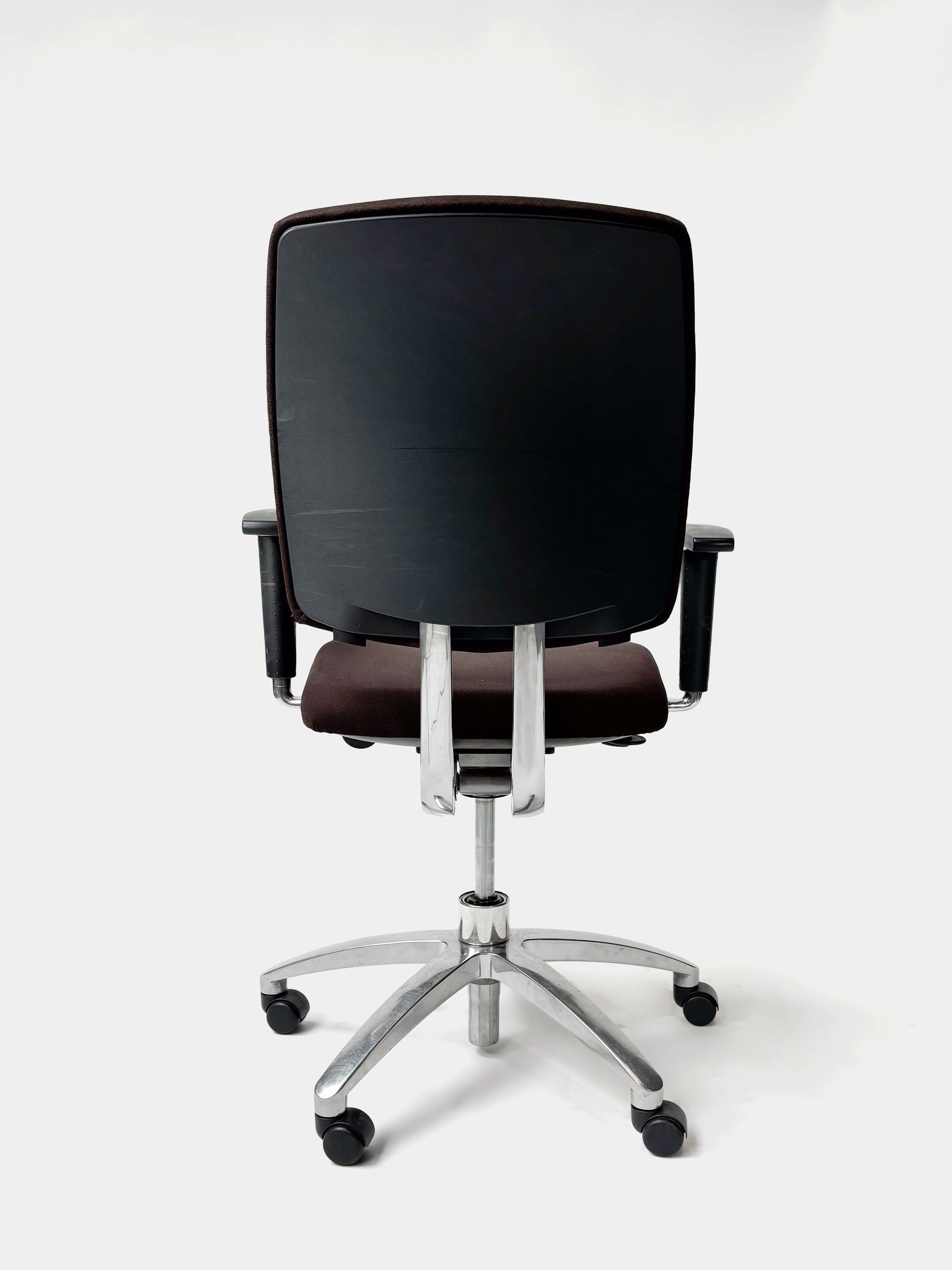 Drabert Dark brown office chair on chromed legs and with wheels - Second hand quality "Office chairs" - Relieve Furniture