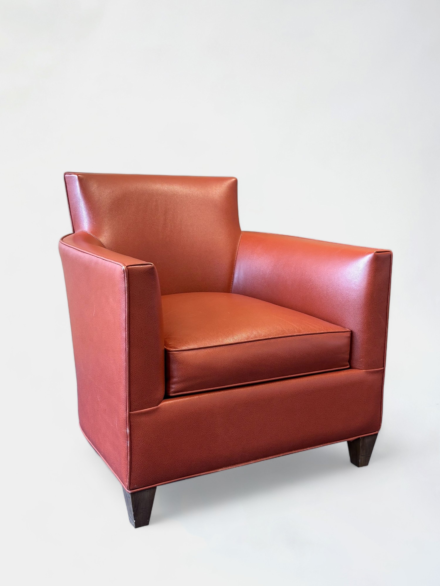 Fauteuil van gebrand oranje kunstleer met modern ontwerp - Tweedehands kwaliteit "Fauteuils en Banken" - Relieve Furniture