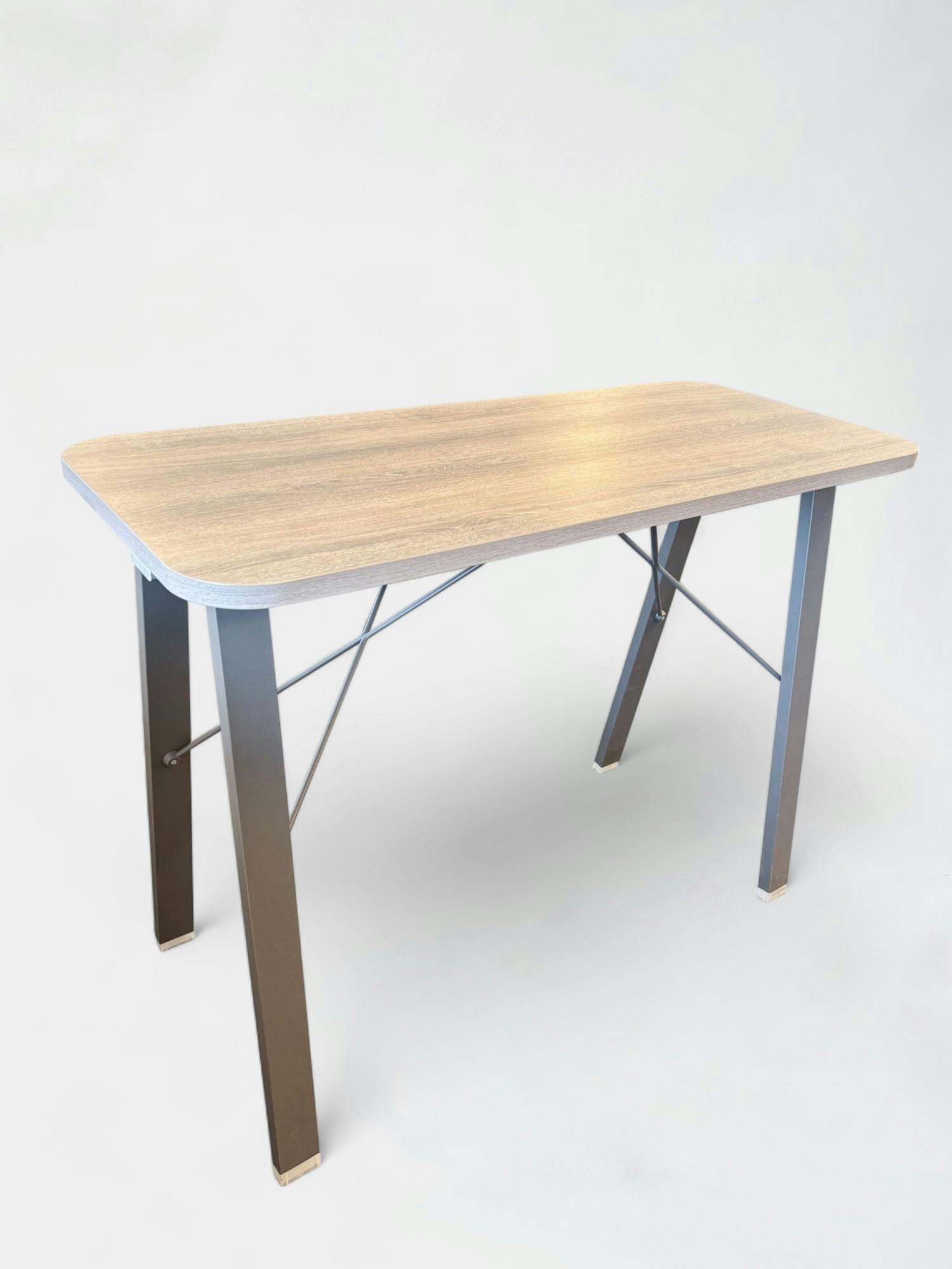 Licht houtnerf houten verstelbaar staand bureau met slanke metalen poten - Relieve Furniture