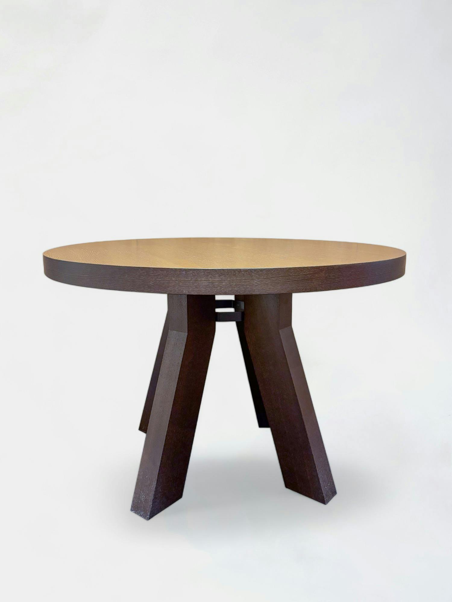 Donkerbruine houten vergadertafel met stevige schuine poten - Relieve Furniture