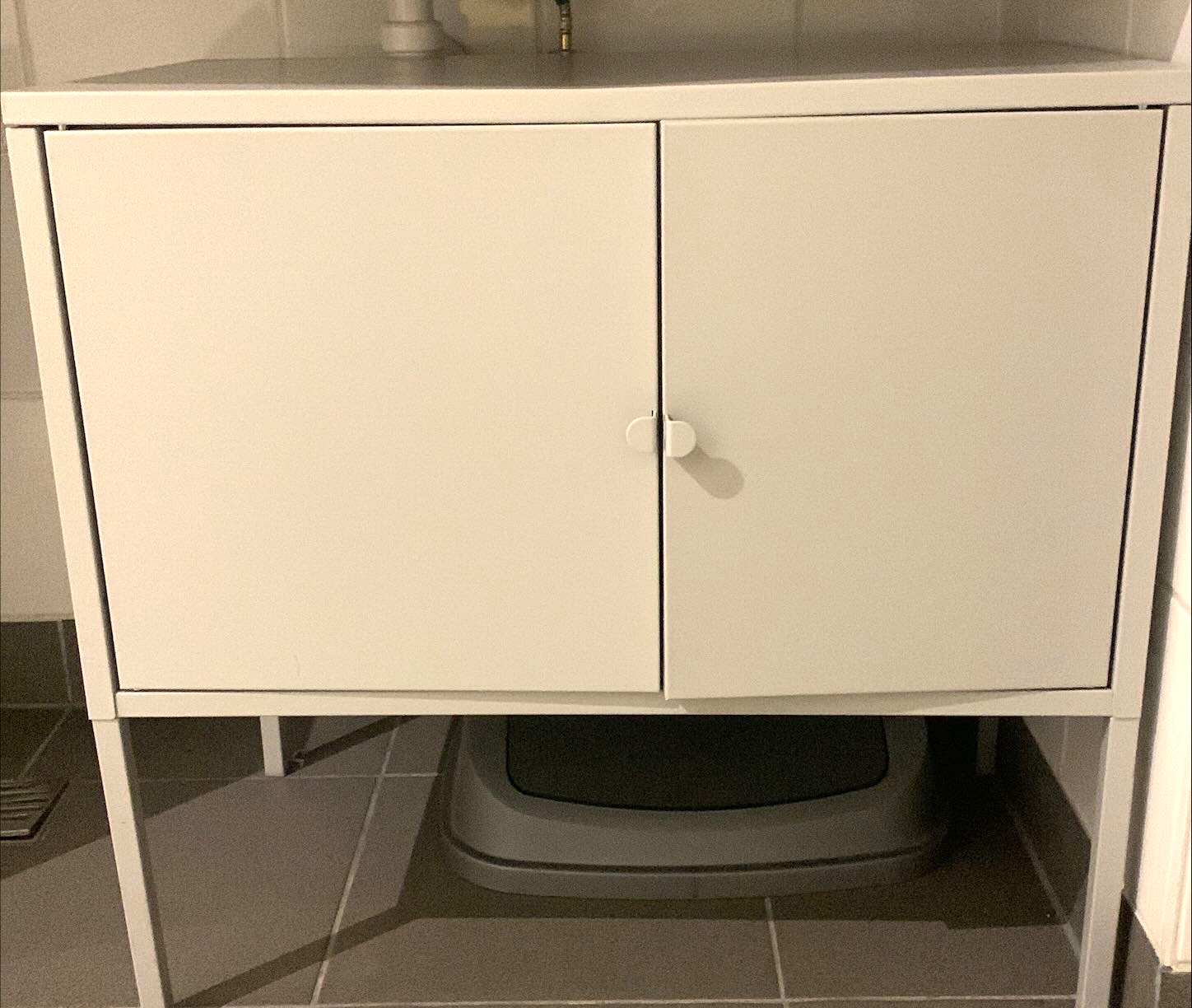 IKEA Meuble bas gris clair - Relieve Furniture