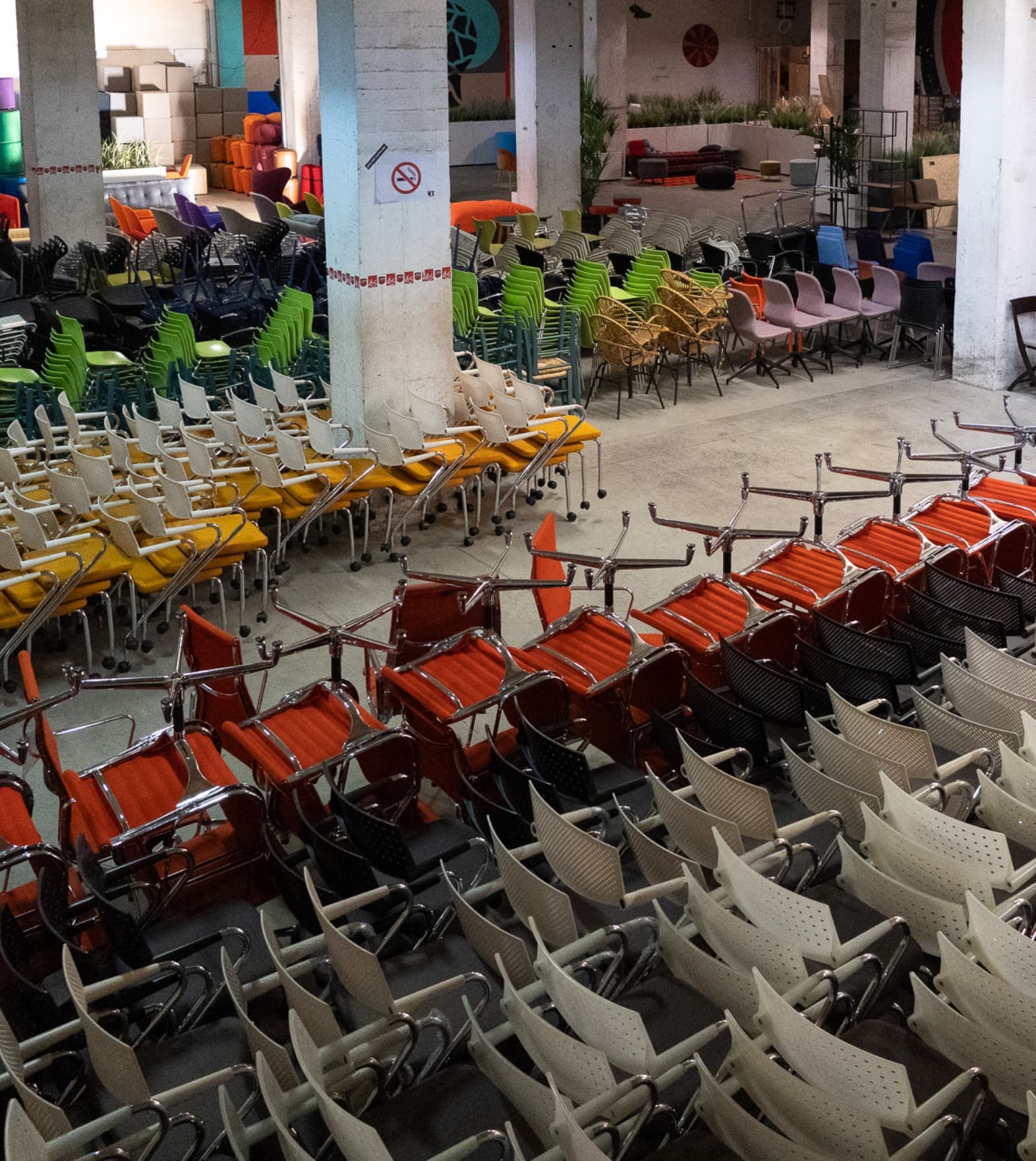 Relieve Furniture Outlet — circular office furniture in Brussels