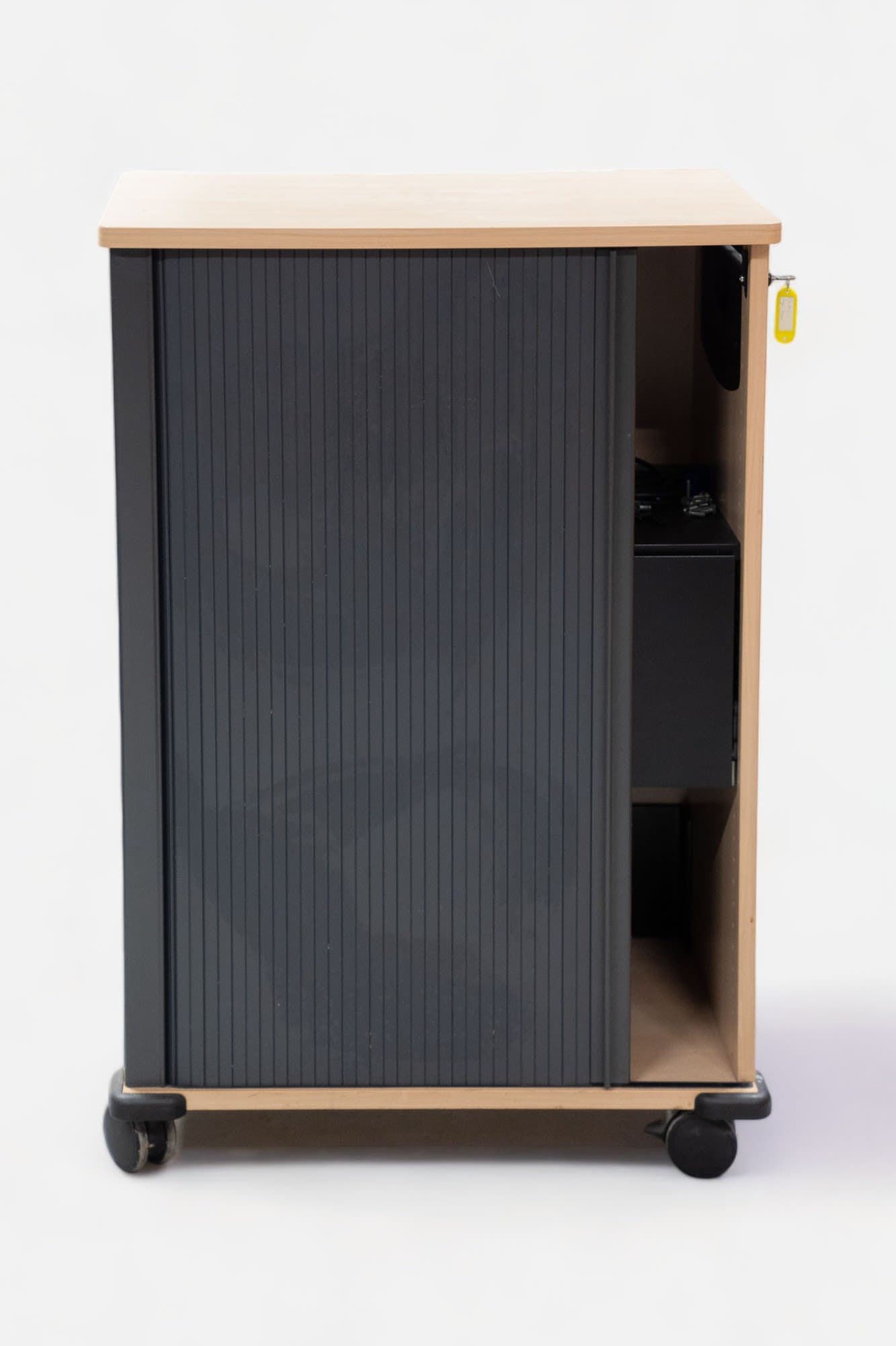 Grijze en houten opbergruimte op wieltjes met sleutelvergrendeling