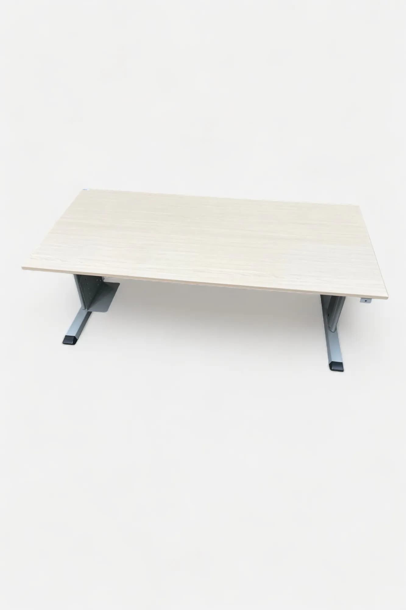 PAMI bureaus van 180 cm in hoogte verstelbaar met ronde kabeltoegang