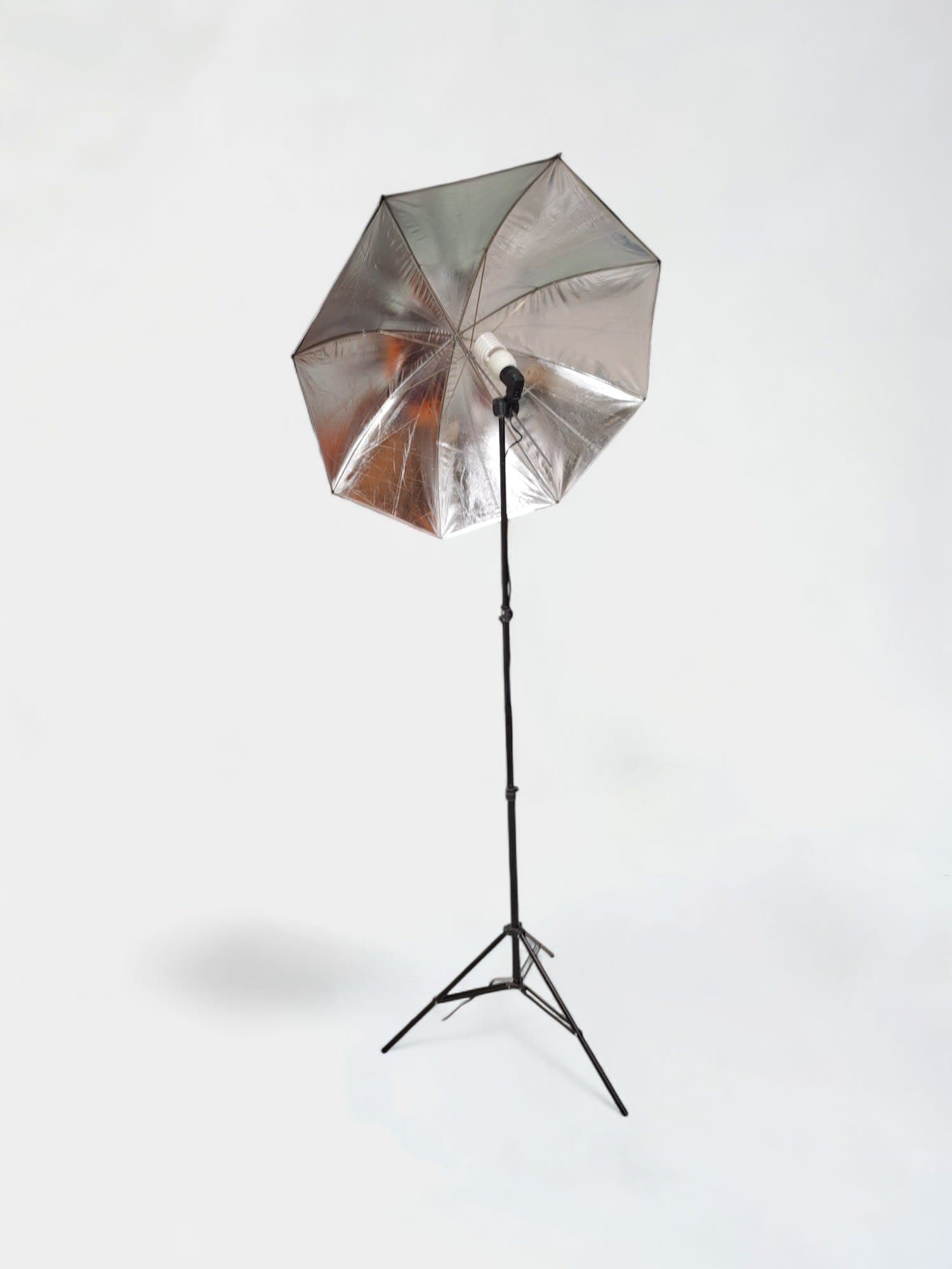 Lampe parapluie noire et argentée