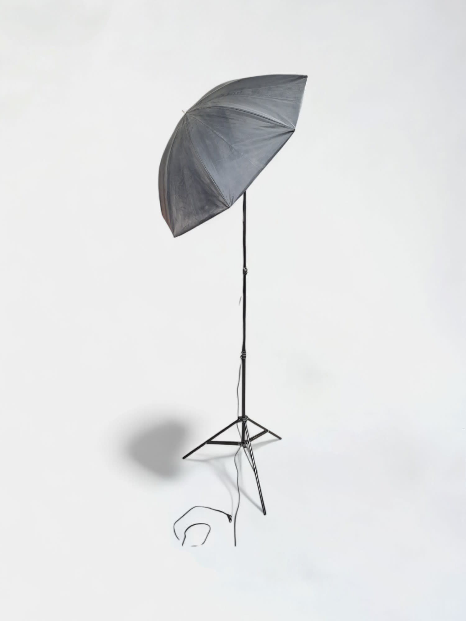 Lampe parapluie noire et argentée