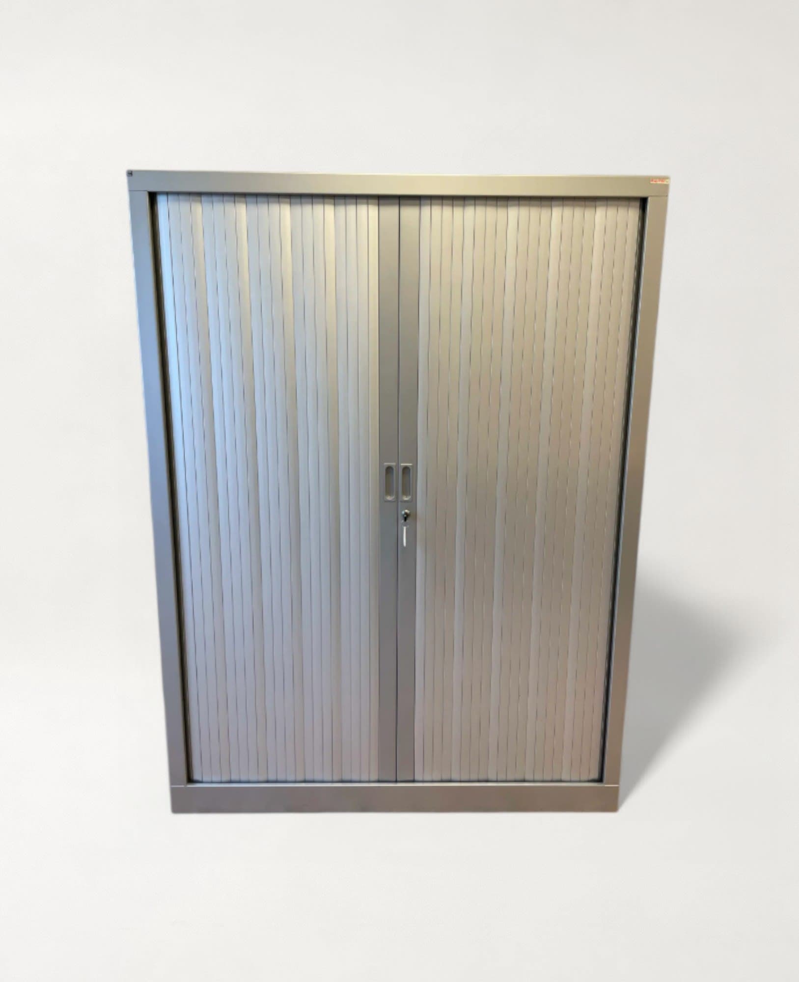 160cm grijze kast met sleutel