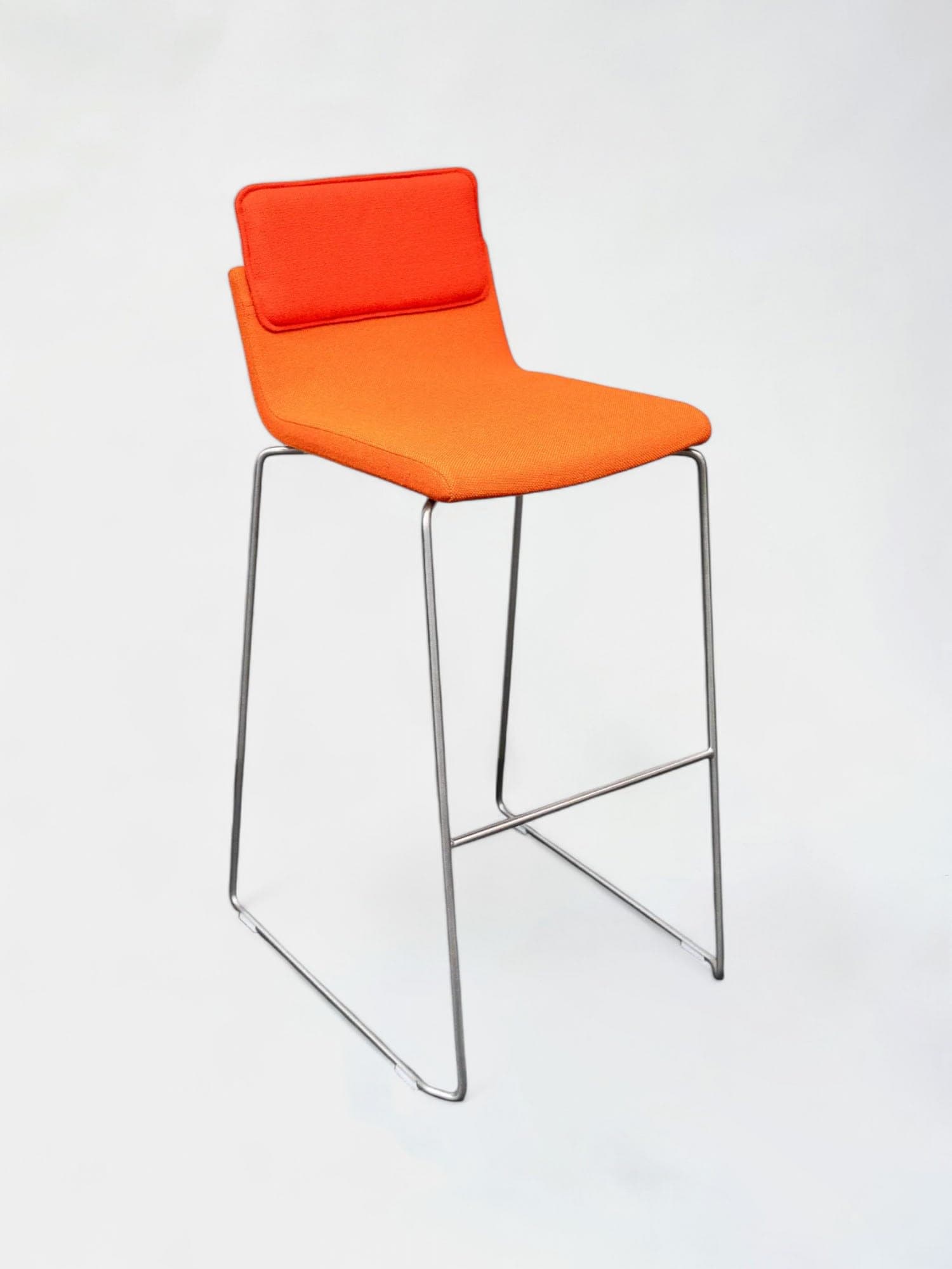 Tabouret haut en tissu orange Gispen