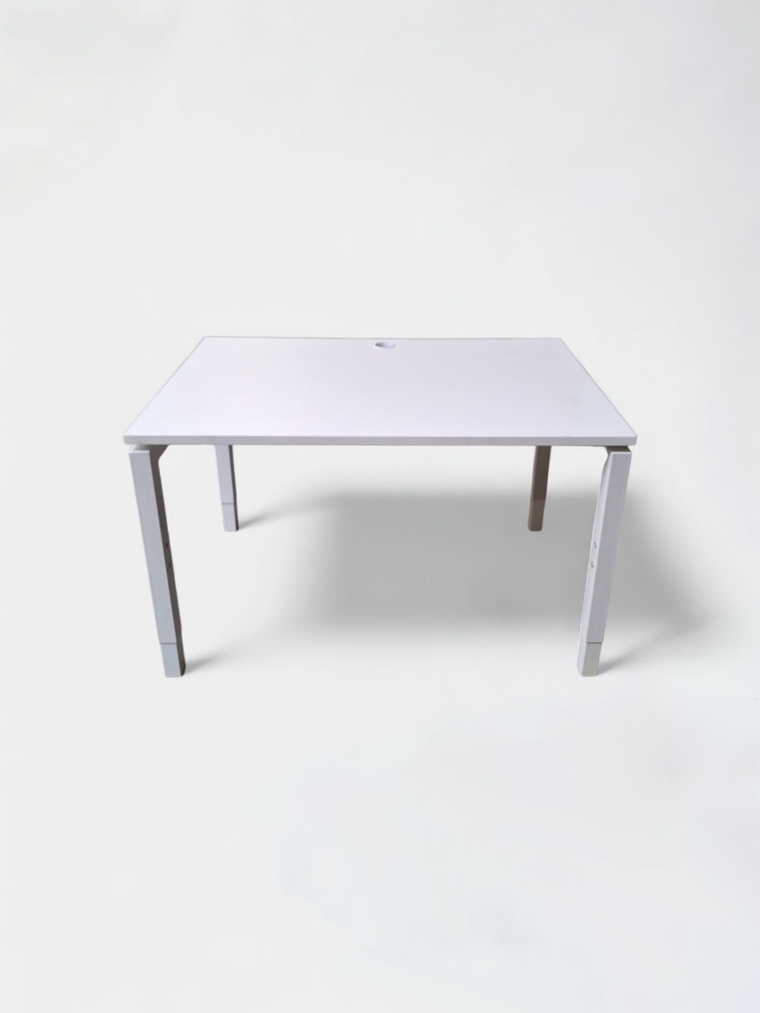 120cm Wit bureau met verstelbare witte poten
