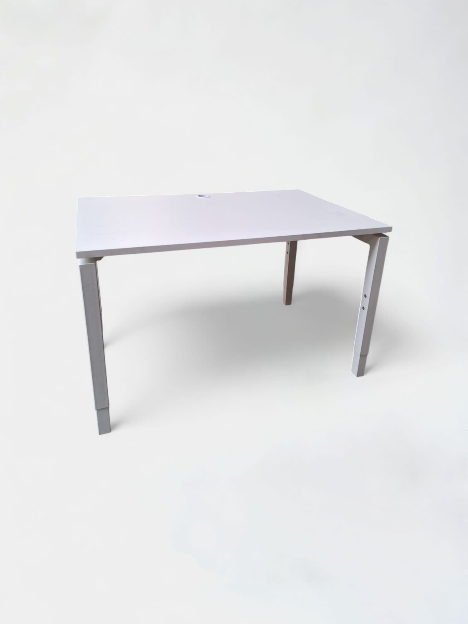 120cm Wit bureau met verstelbare witte poten