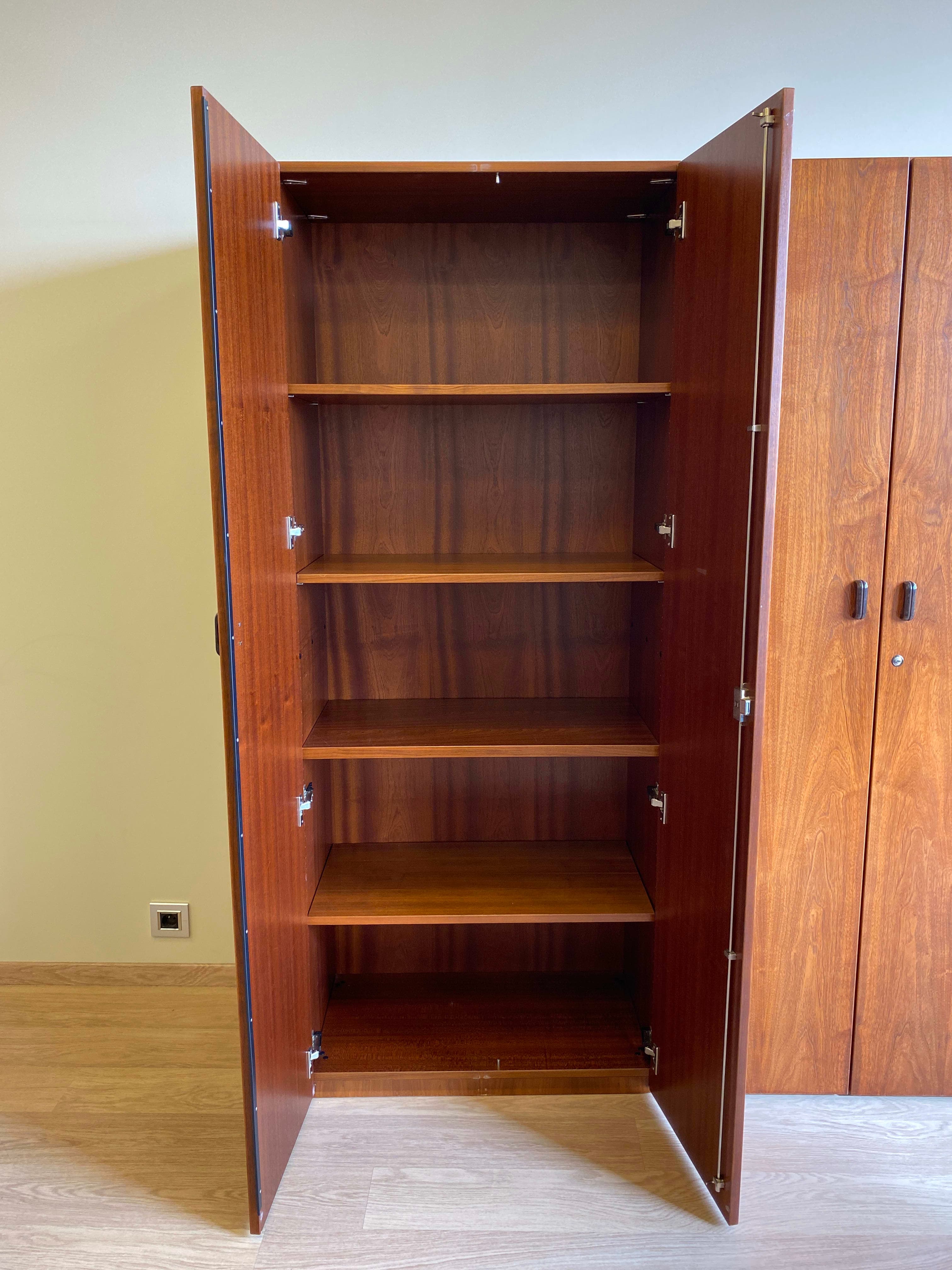 200cm Vintage donkerhouten opbergkast zonder sleutel