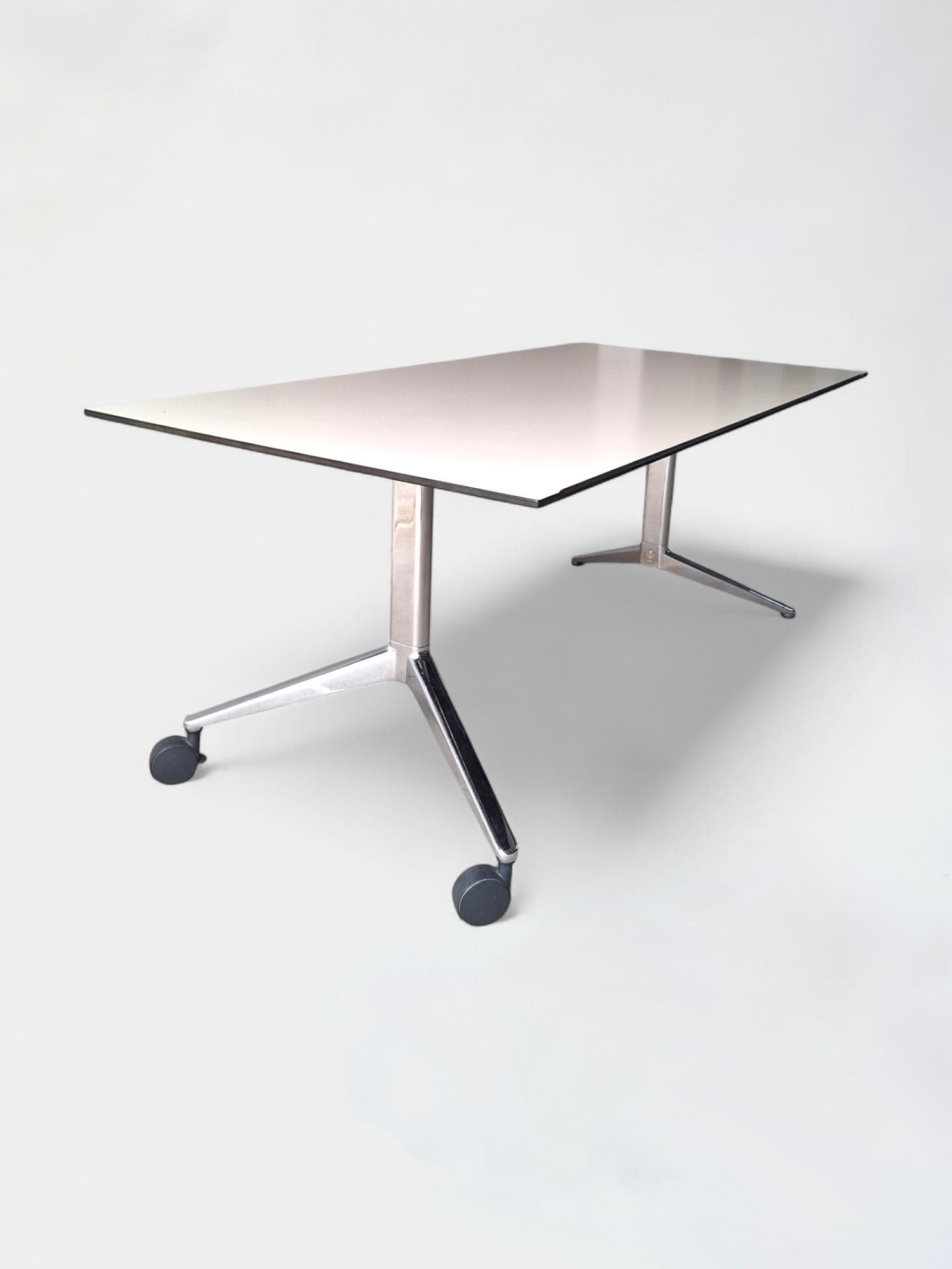 Ahrend 180 cm WitBeige bladtafel op 2 wielen
