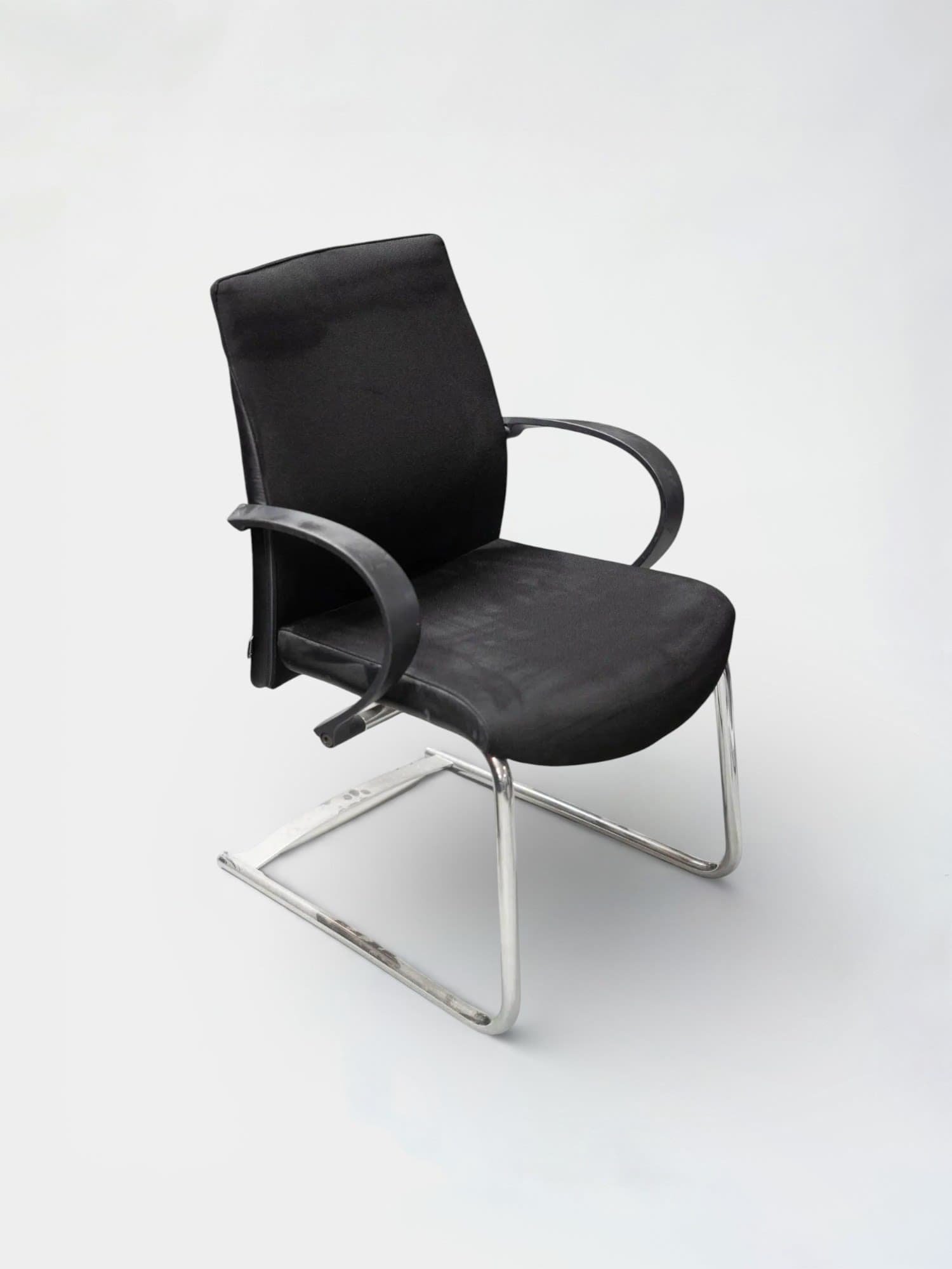 Drabert Zwarte kussenstoel op stalen poten