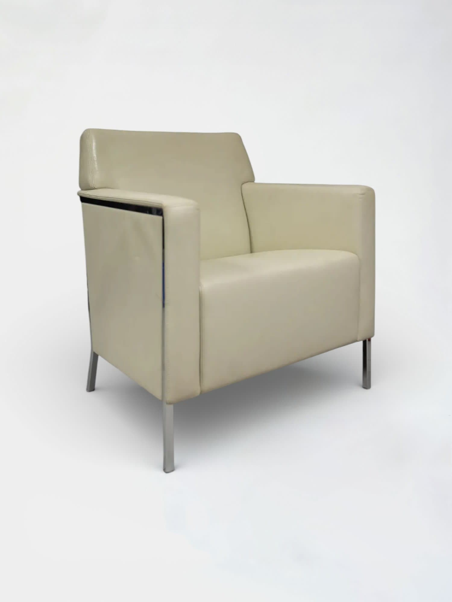 Moroso wit/crème beige lederen fauteuil met stalen poten