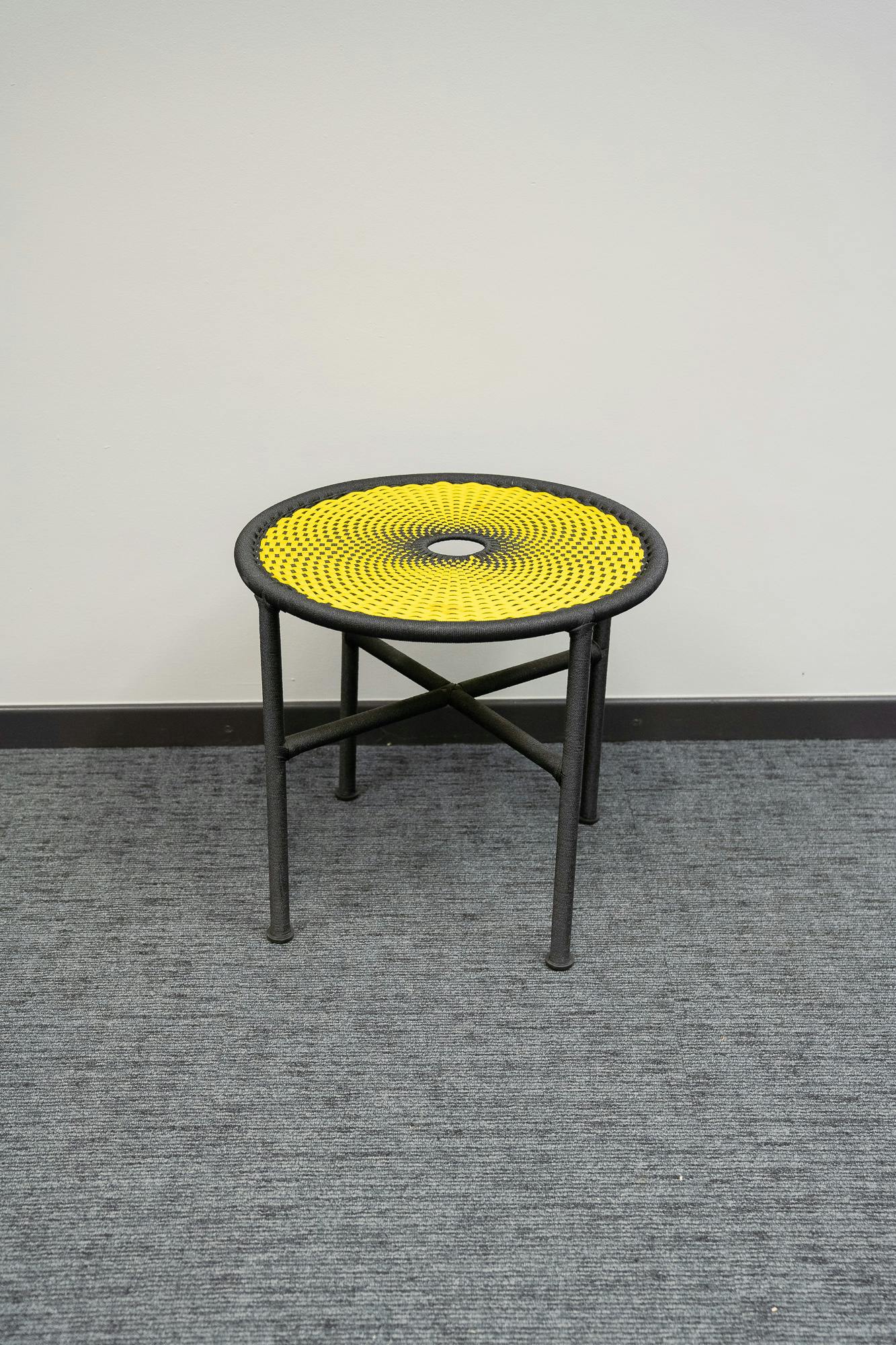 Table basse en tissu jaune et noir MOROSO - Relieve Furniture