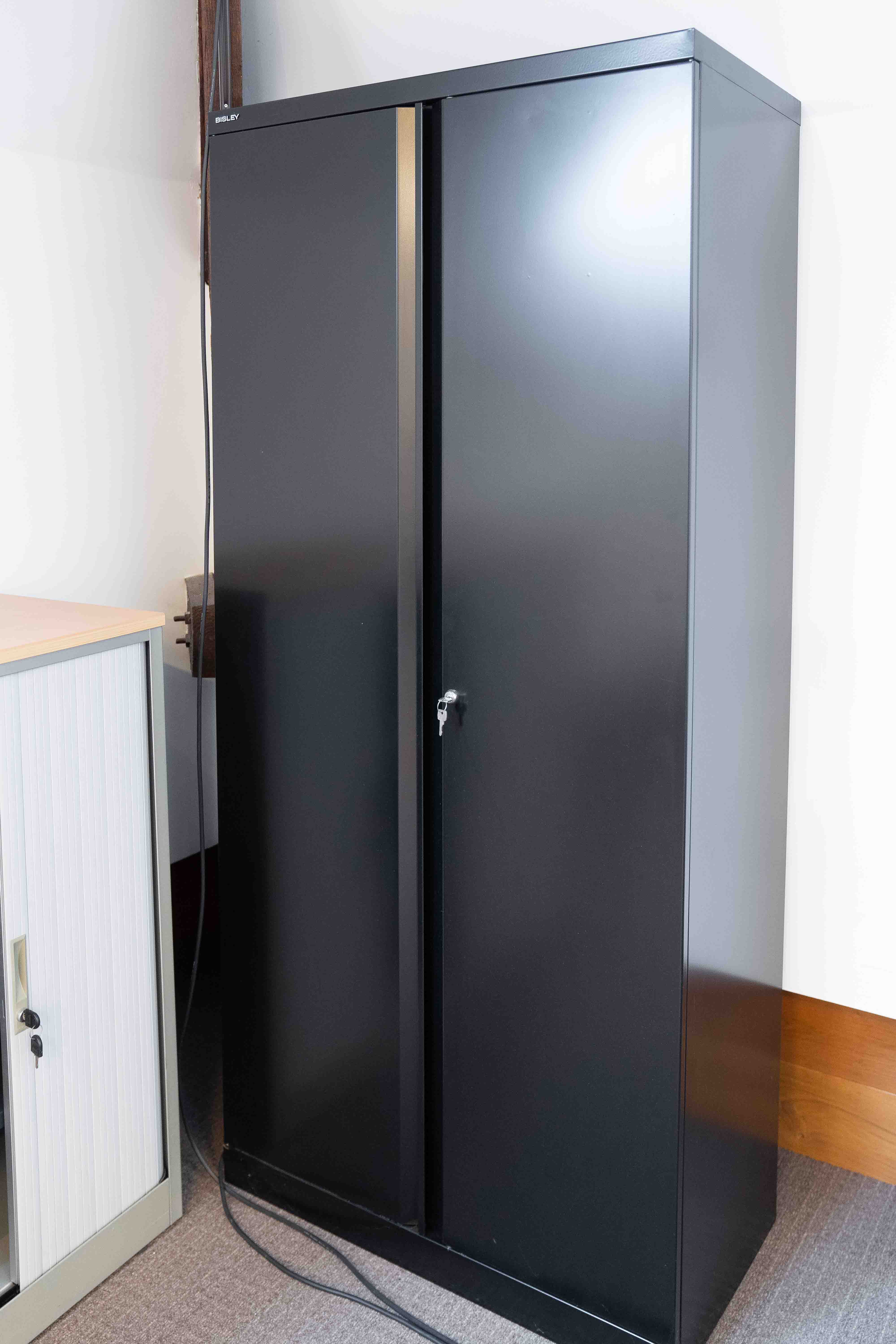 Armoire de rangement noire Bisley