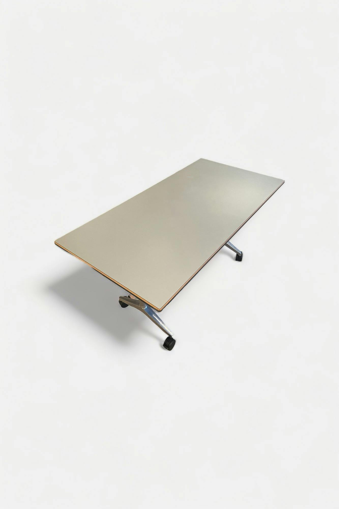 WILKHAHN Plateau gris Table pliante sur pieds gris à roulettes - Relieve Furniture