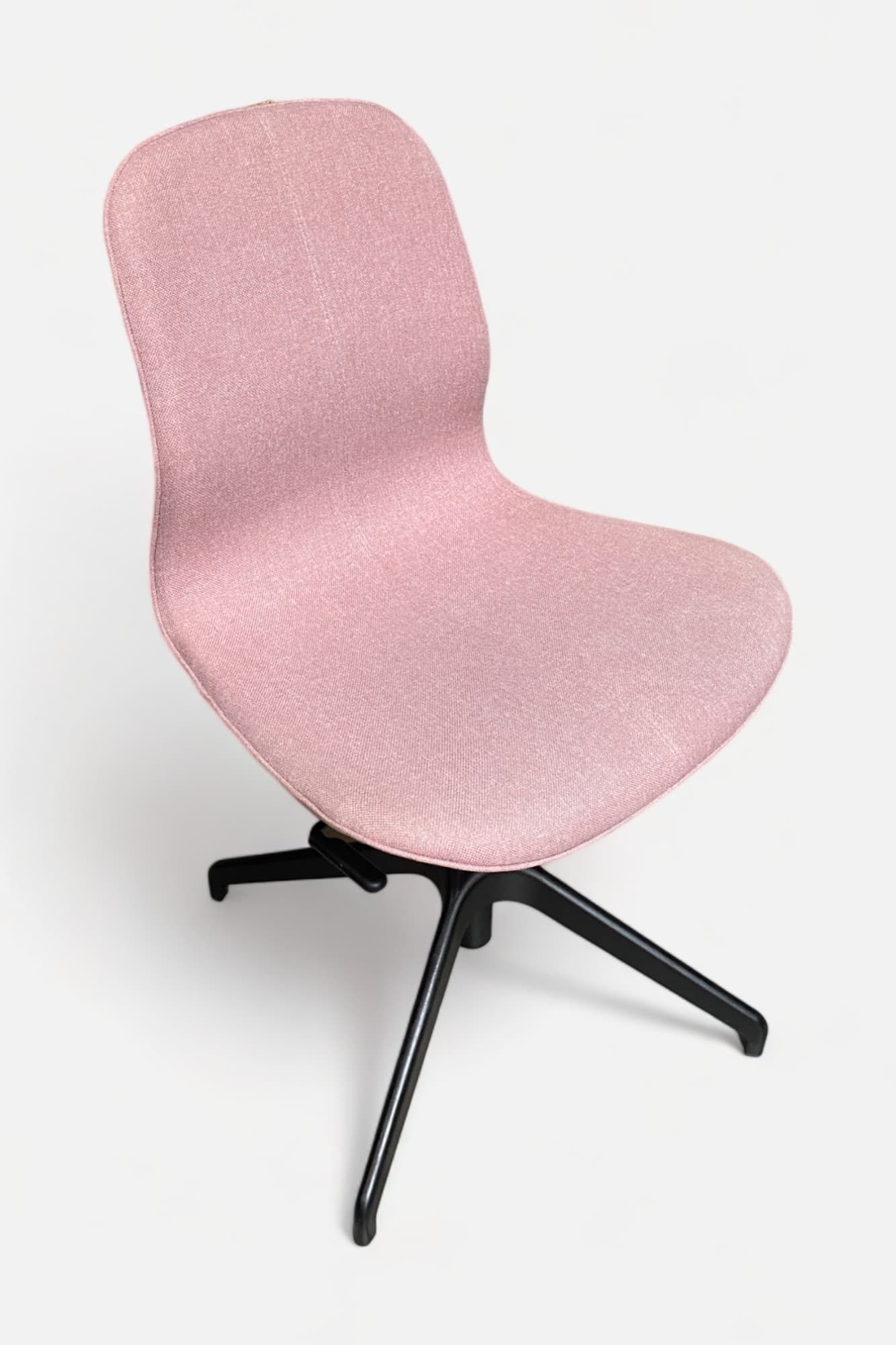 Adjustable light pink Meeting chair on black legs
