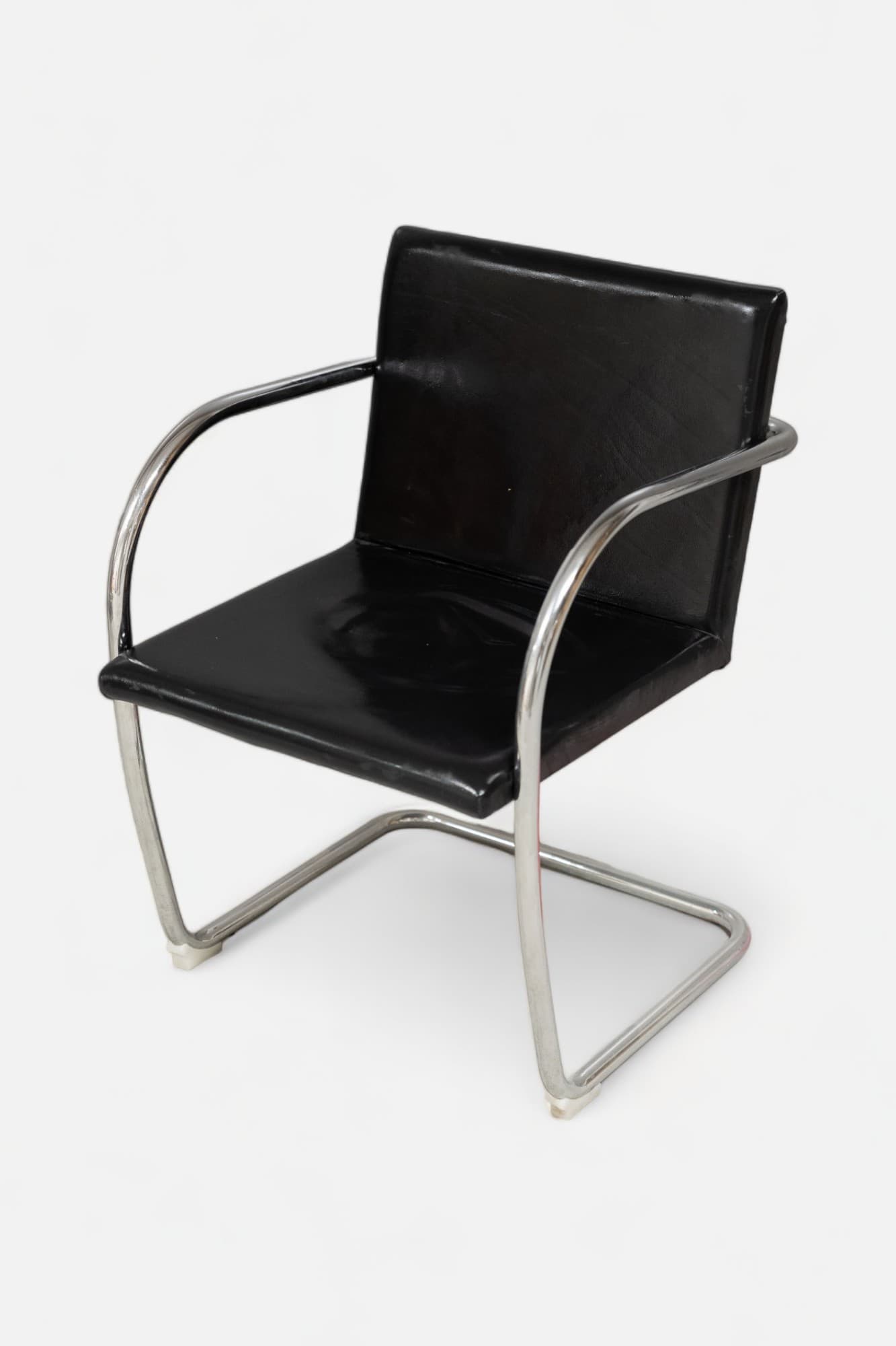 Knoll Brno replica Black leather chair with steel armrest and legs