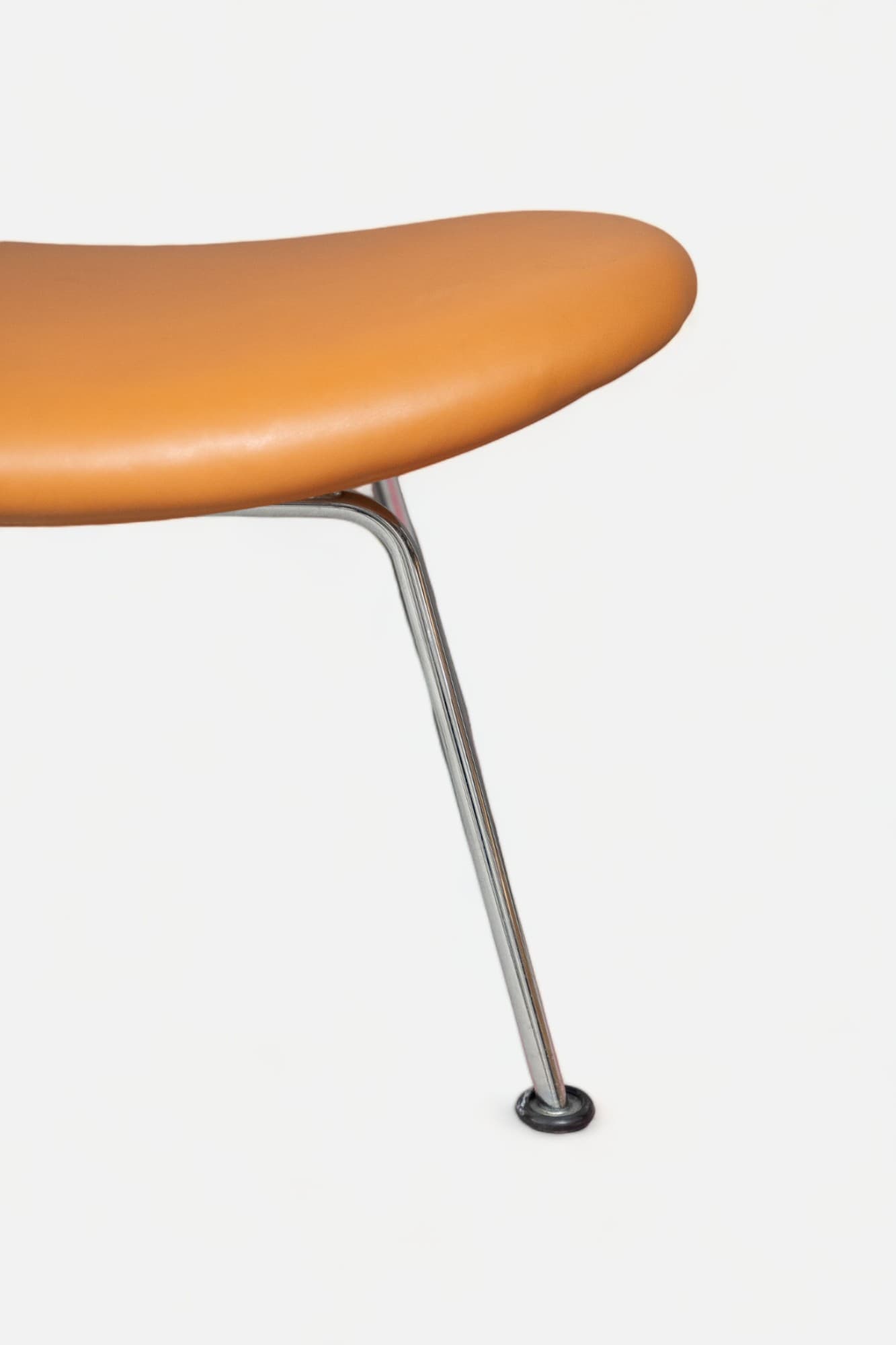 Artifort Camel camel leather low stool with steel legs