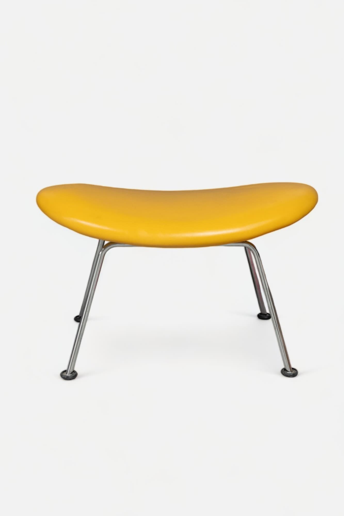 Artifort Orange Slice Design Tabouret bas en cuir jaune sur pieds en acier