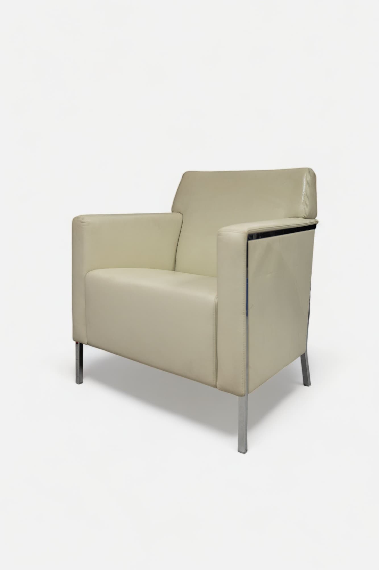 Moroso White / Cream beige leather armchair with steel legs