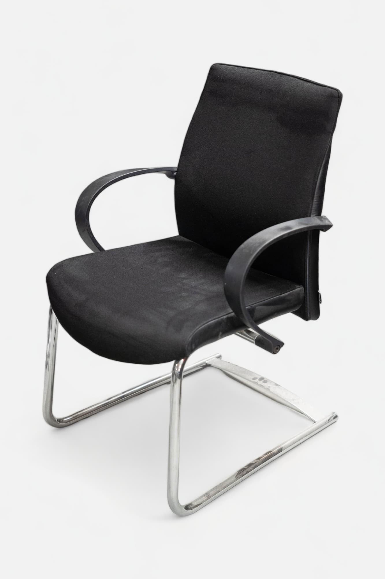 Drabert Black cushion chair on steel legs