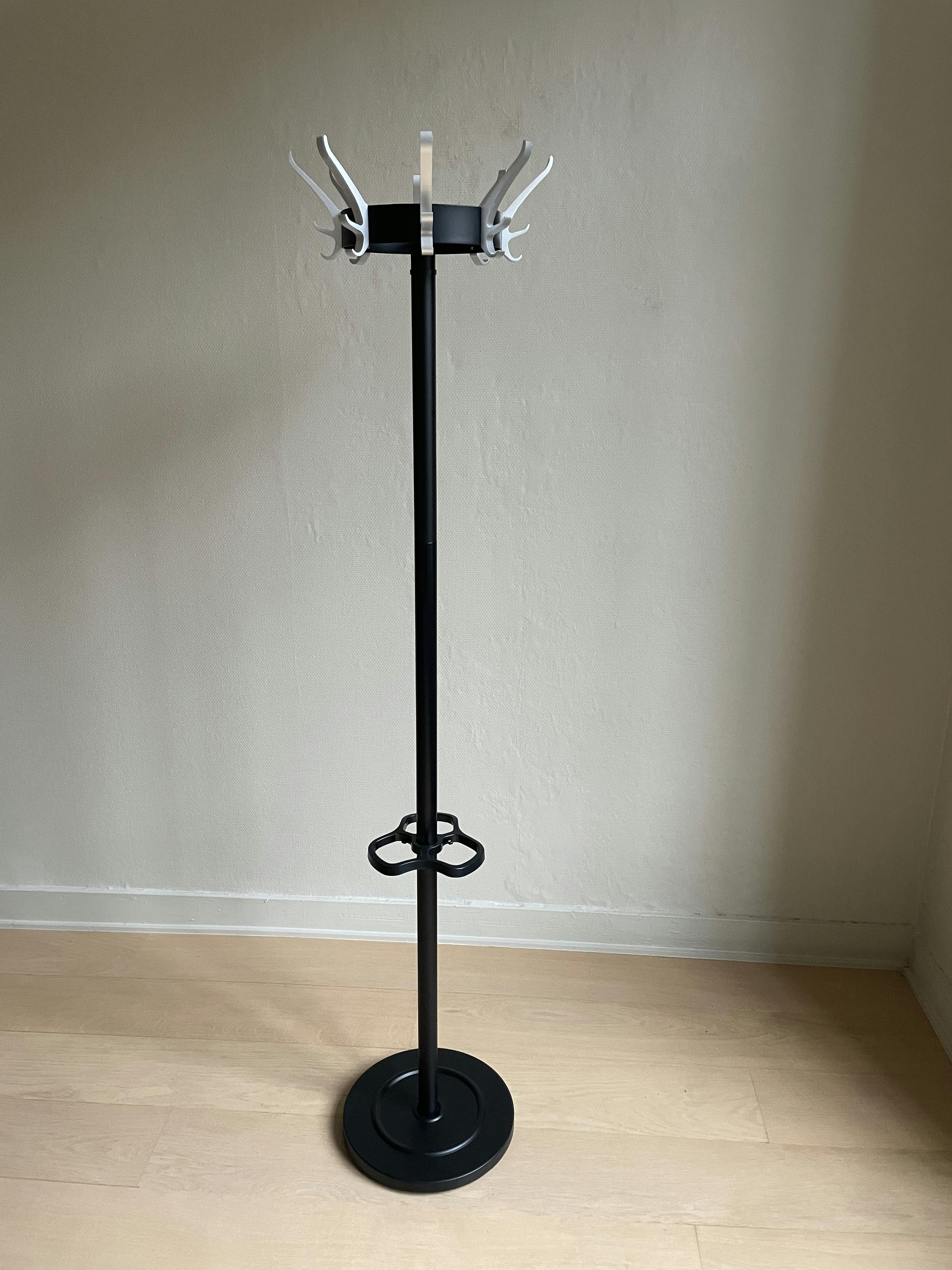 Black coat hanger - Relieve Furniture