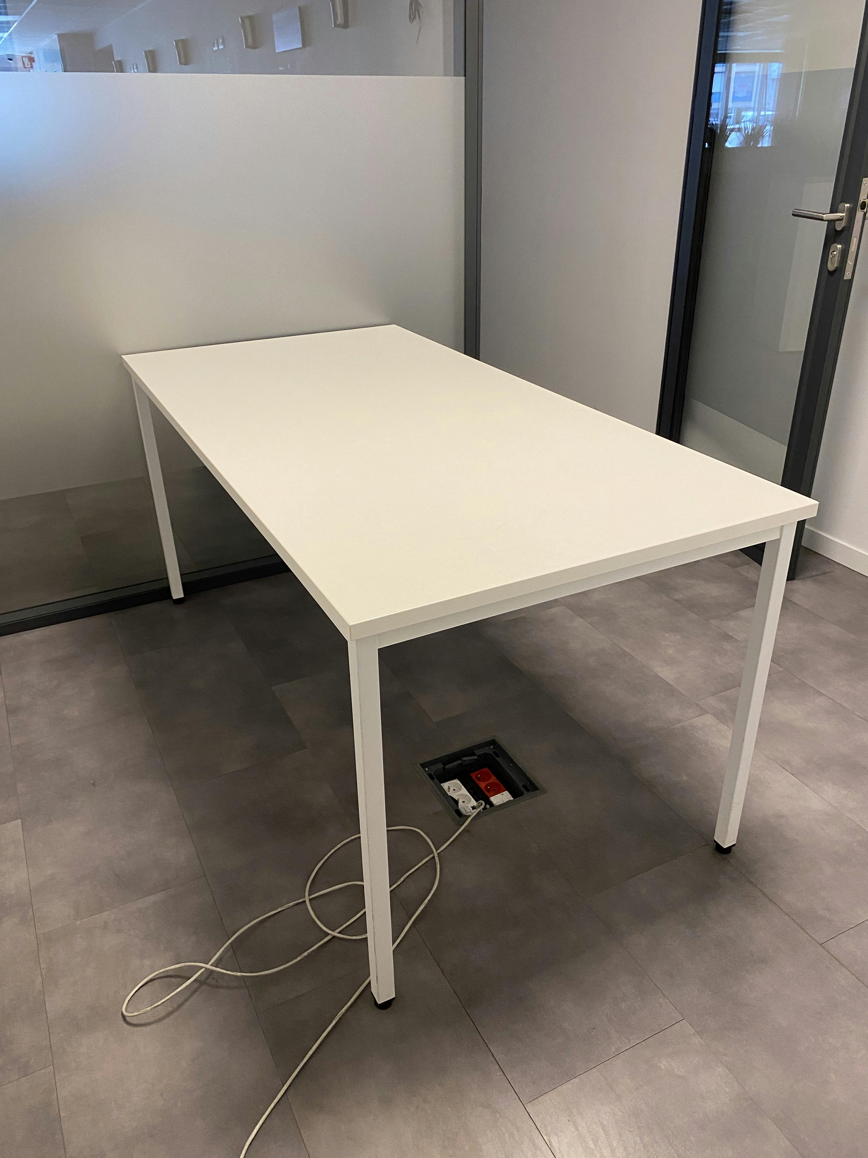 160cm White desk on white legs - Relieve Furniture