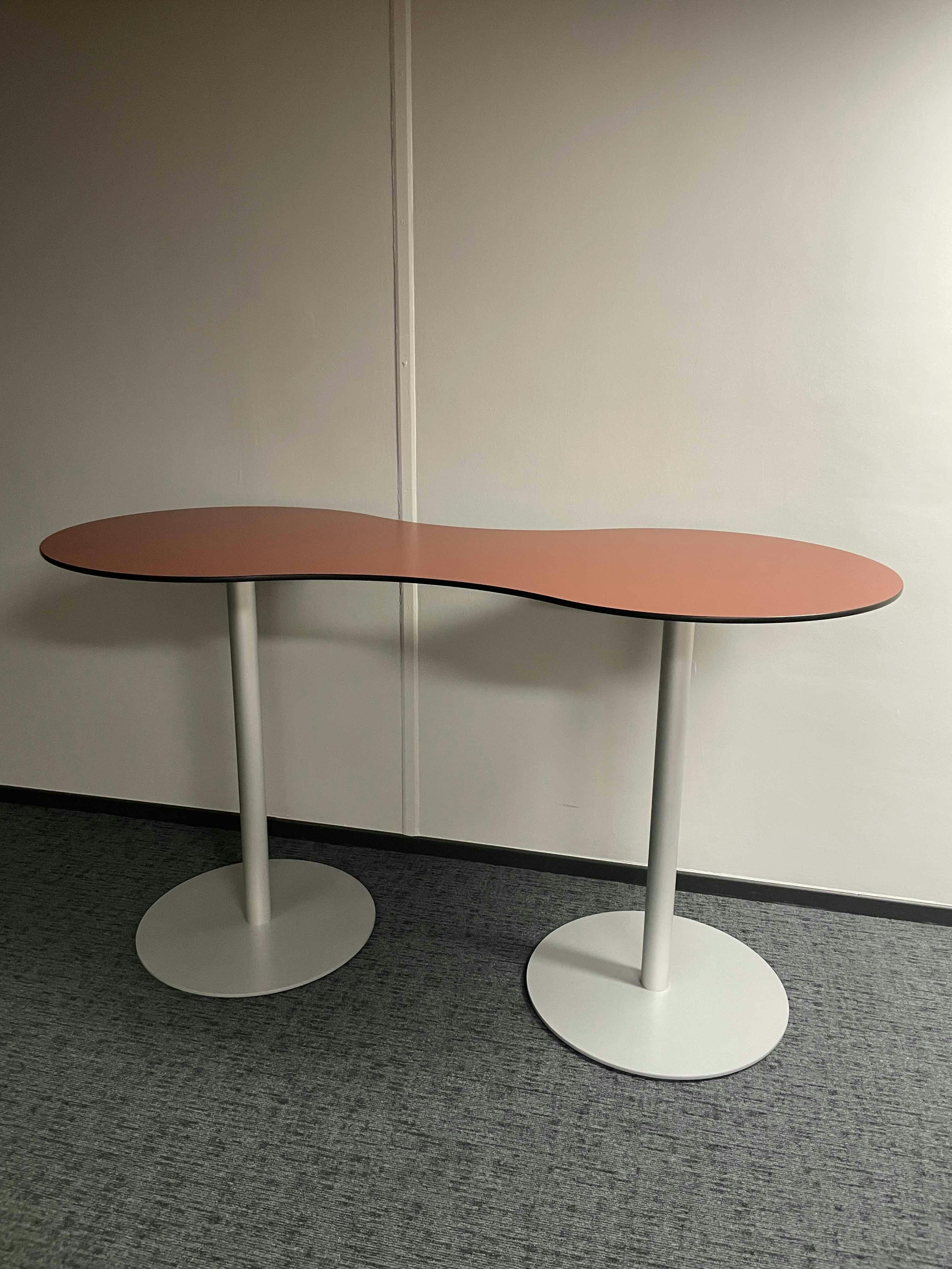 High red table on grey legs - Relieve Furniture