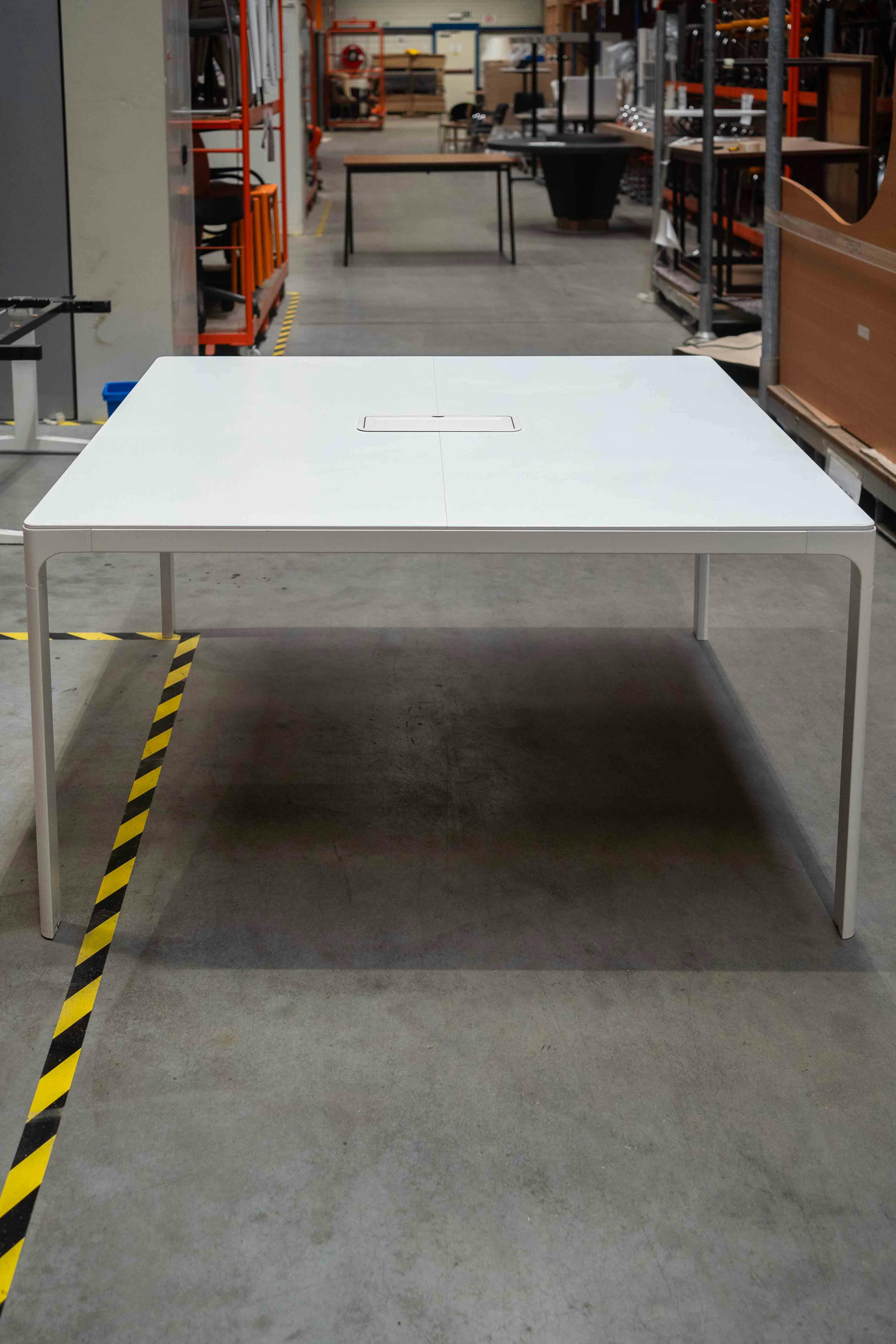 BEFI1200:Vierkante witte tafels IKEA - Relieve Furniture
