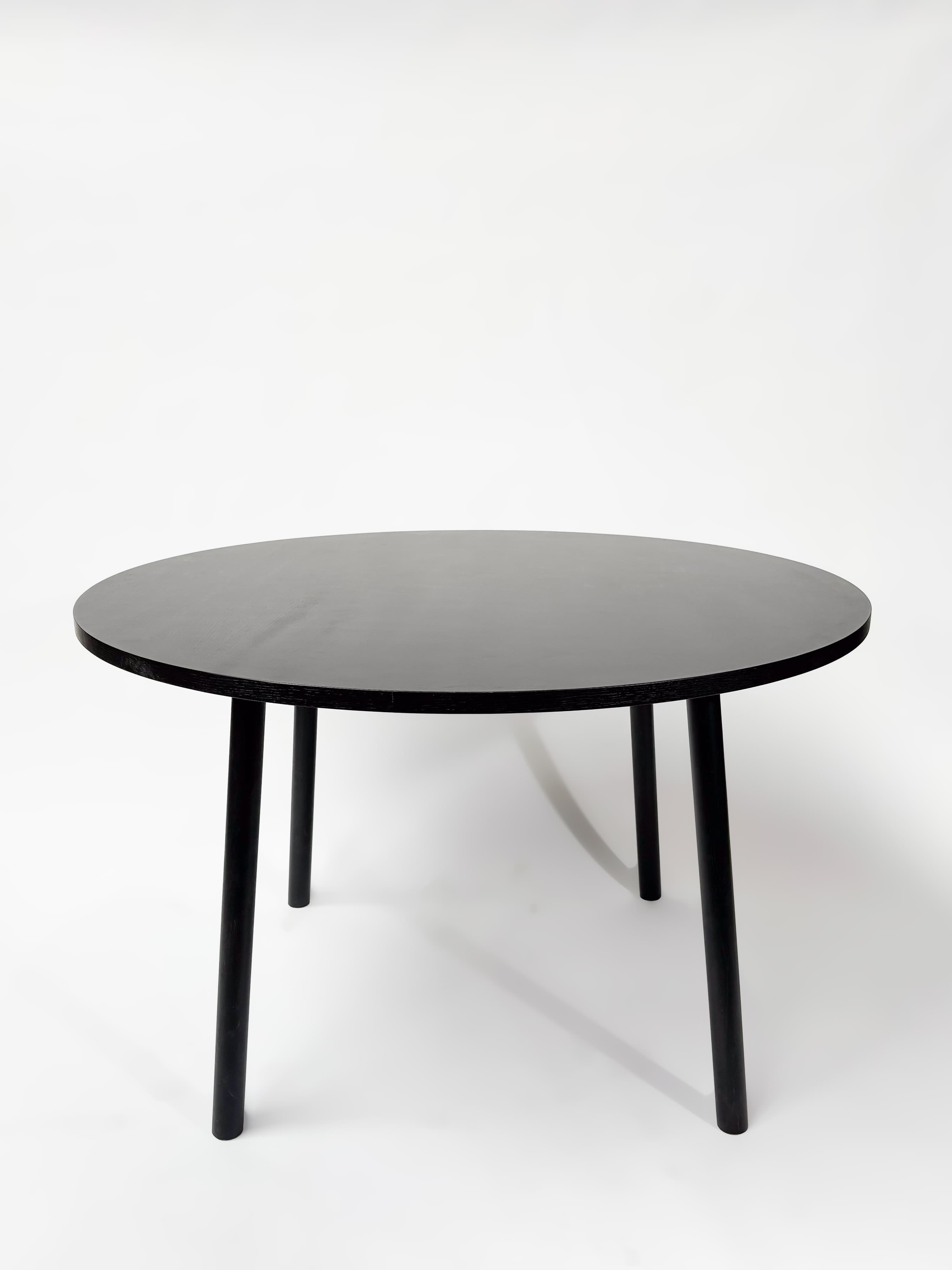 Table CRUSO 120cm en bois noir avec quelques rayures