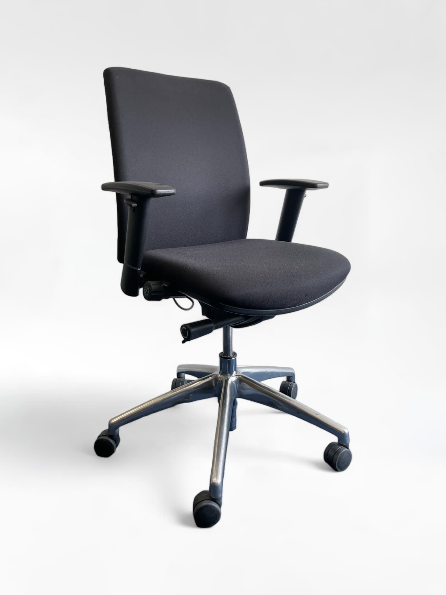 Albeka zwarte bureaustoel met armleuningen