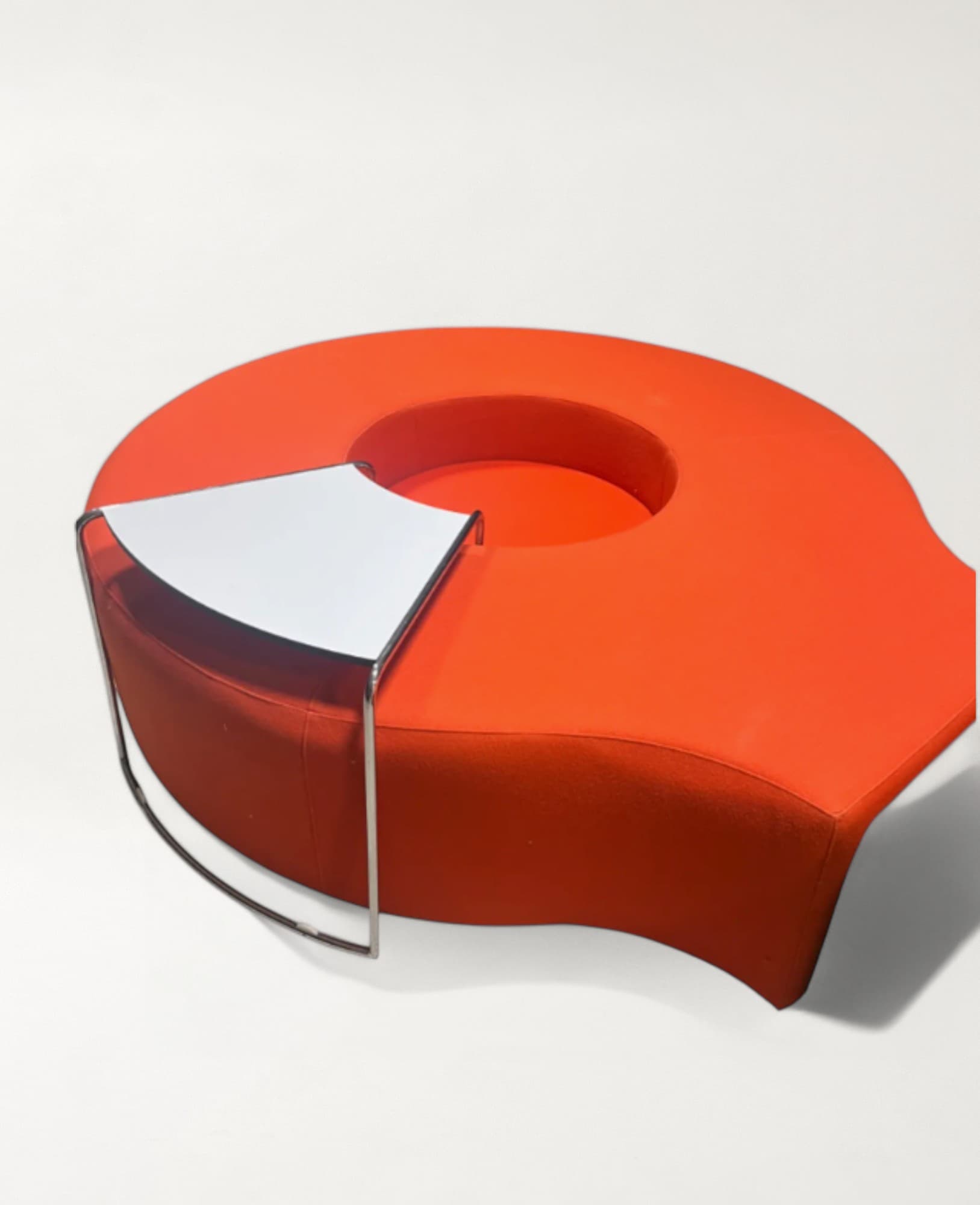 Nurus grand pouf rond rouge sans la petite table blanche