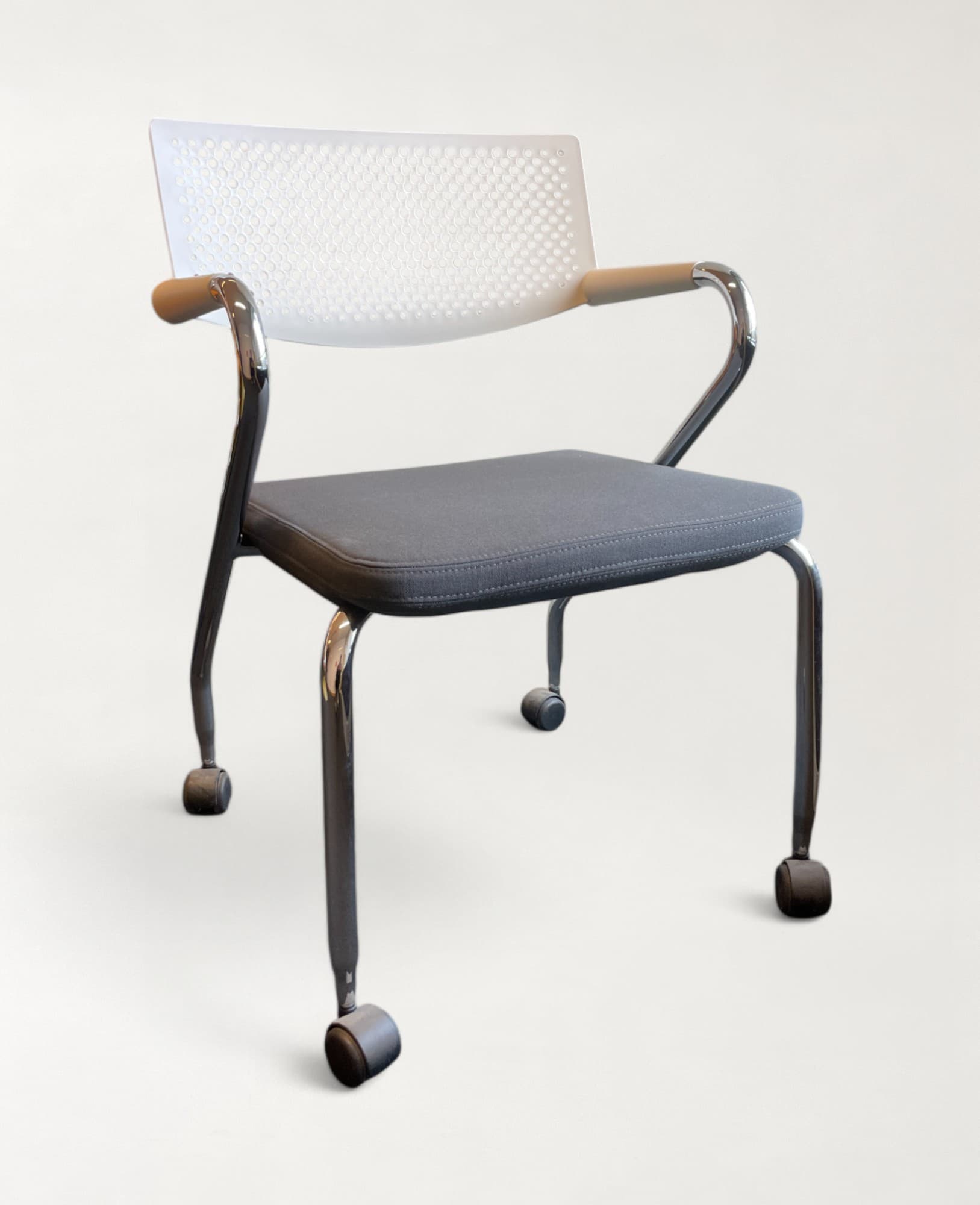 Vitra Visaroll Vergaderstoel grijs met witte rugleuning