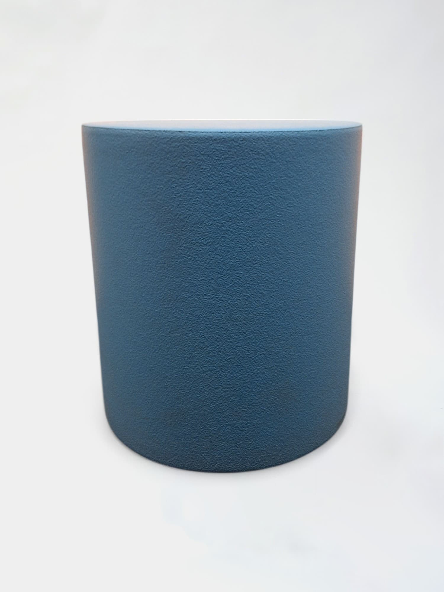 Pouf en plastique léger bleu clair