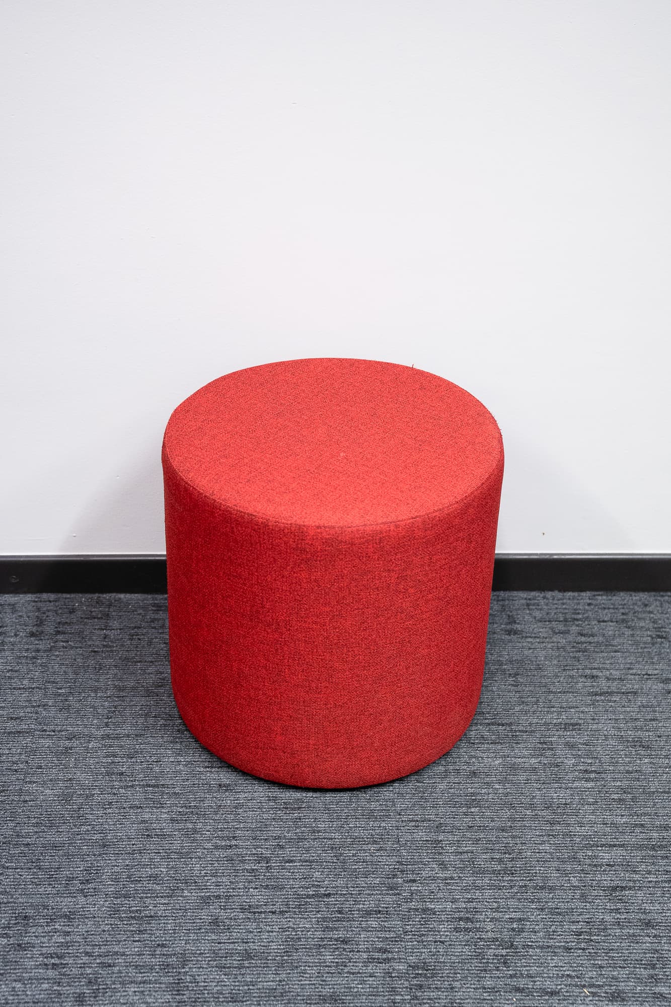 Burgundy round pouf