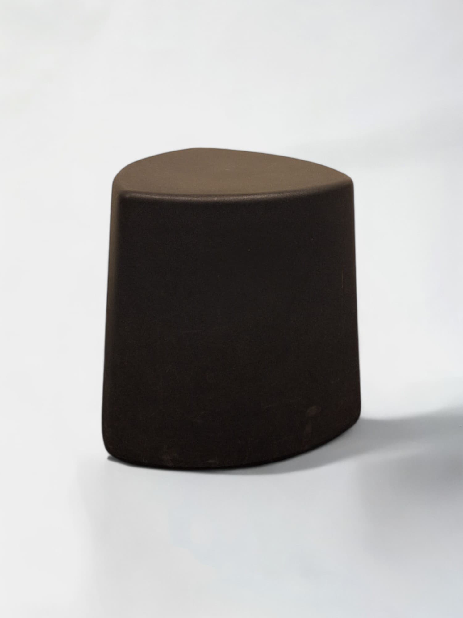 Pouf bas noir en plastique