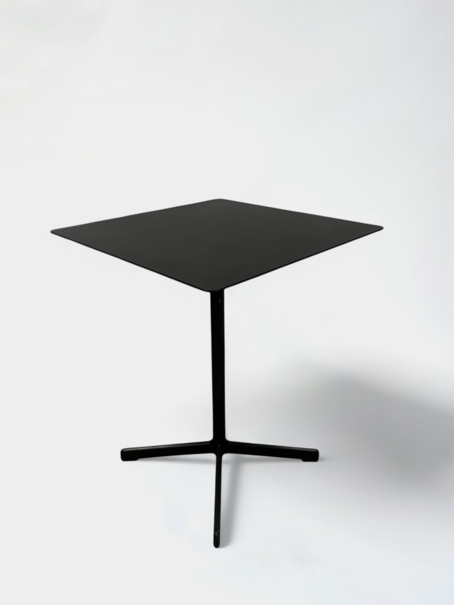 Table carrée noire