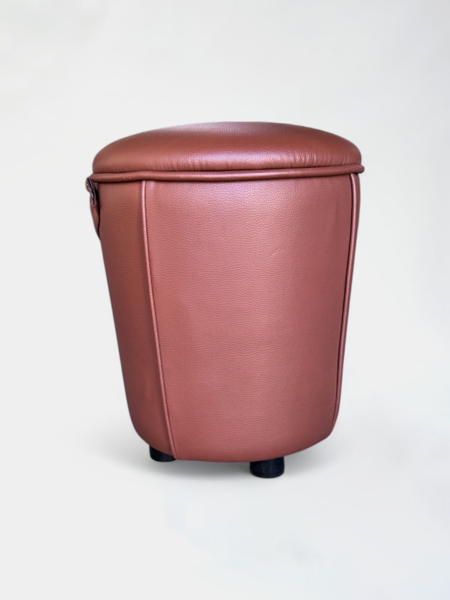 Satelliet Brown Leather pouf with Handle Strap