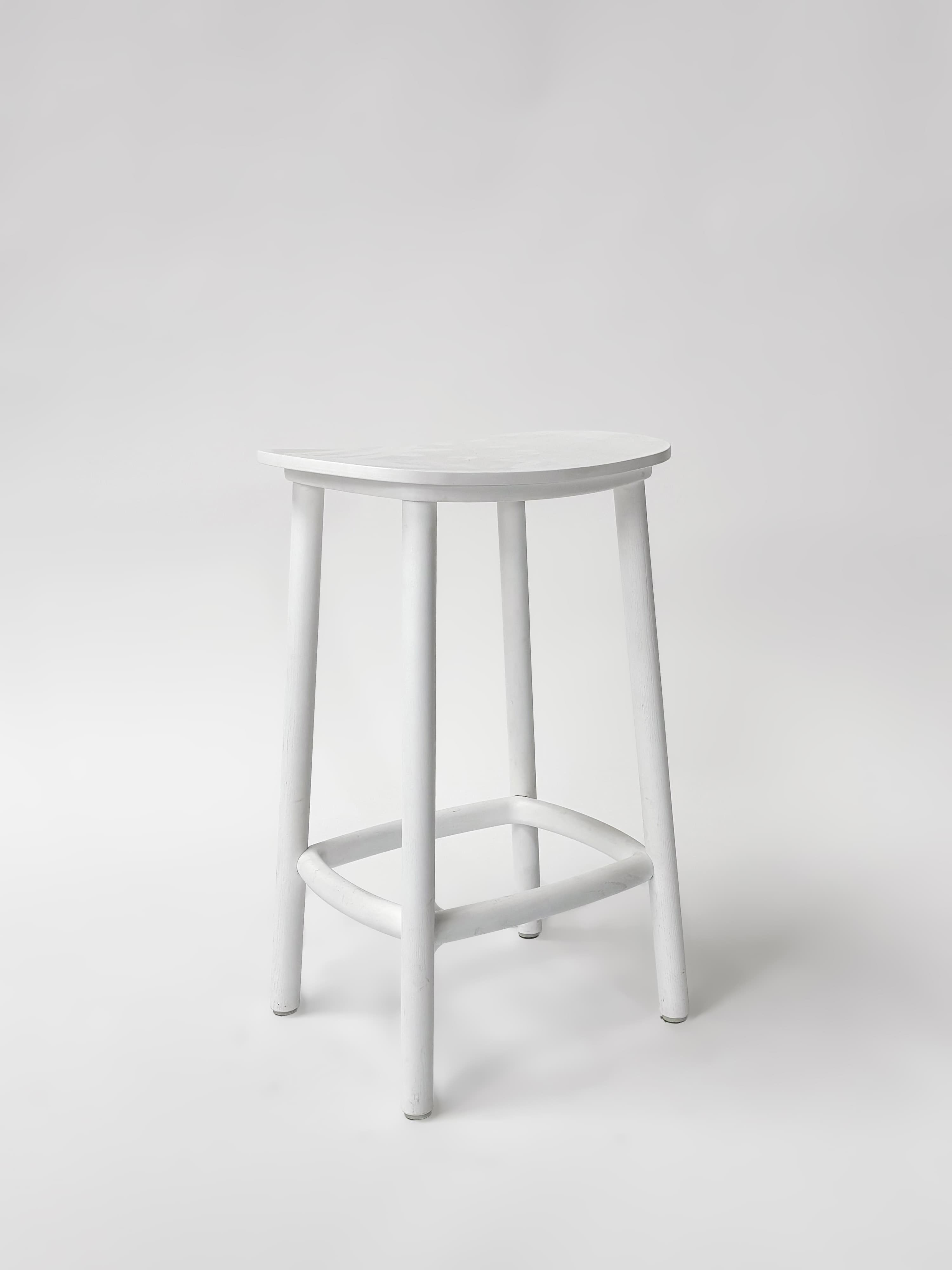 CRUSO Tabouret en bois de chêne blanc - 65cm
