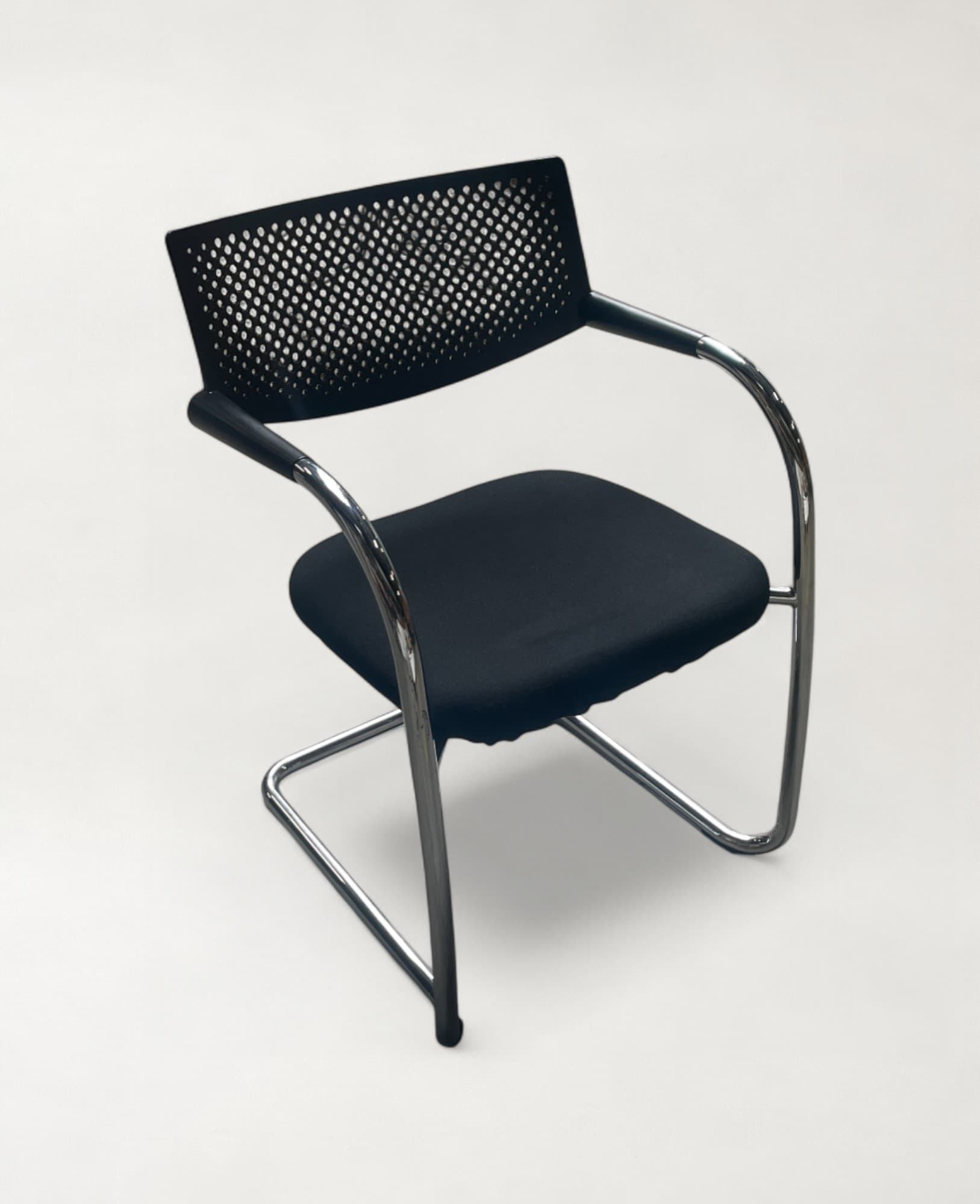 Vitra Visaroll black office meeting stackable
