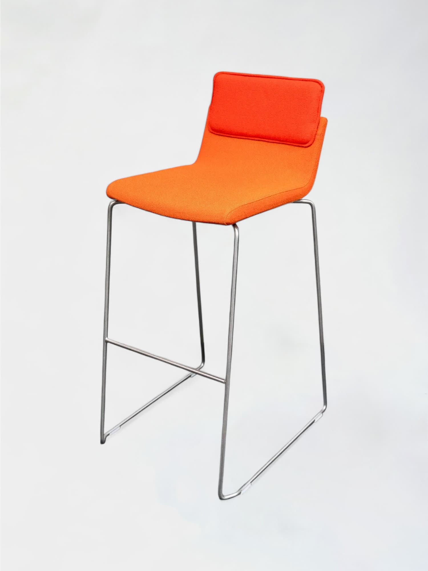 Tabouret haut en tissu orange Gispen