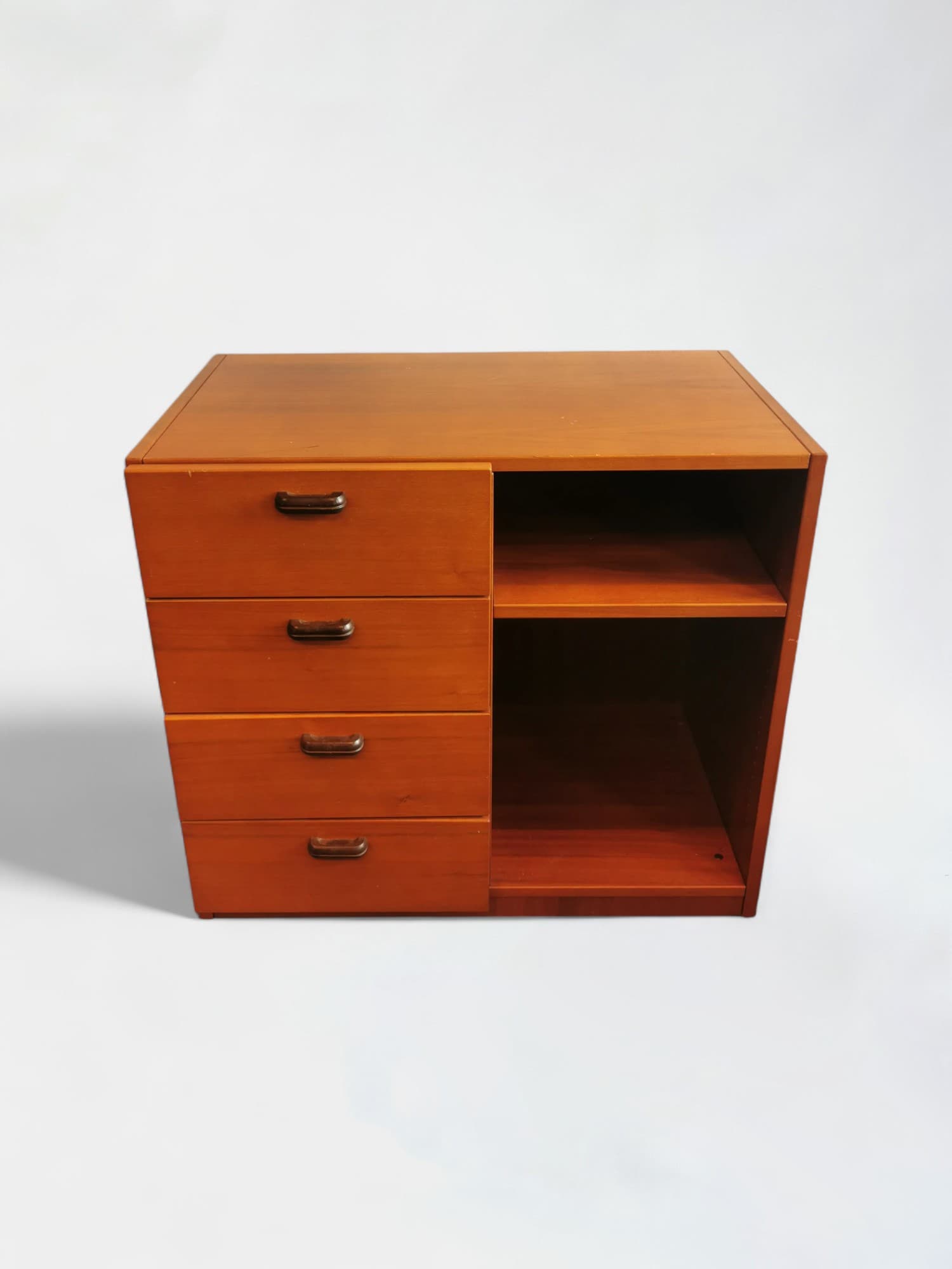 Rangement vintage en bois foncé avec tiroirs