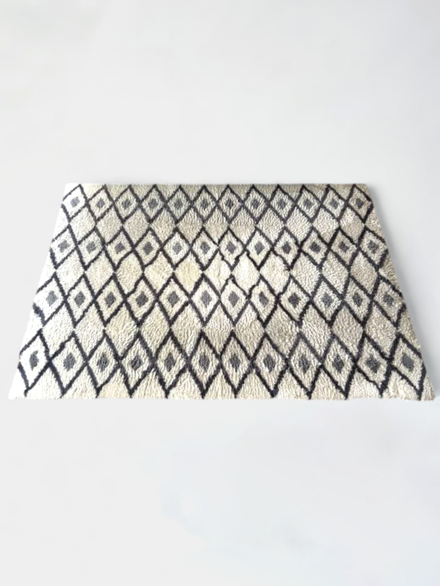 IKEA White and grey carpet