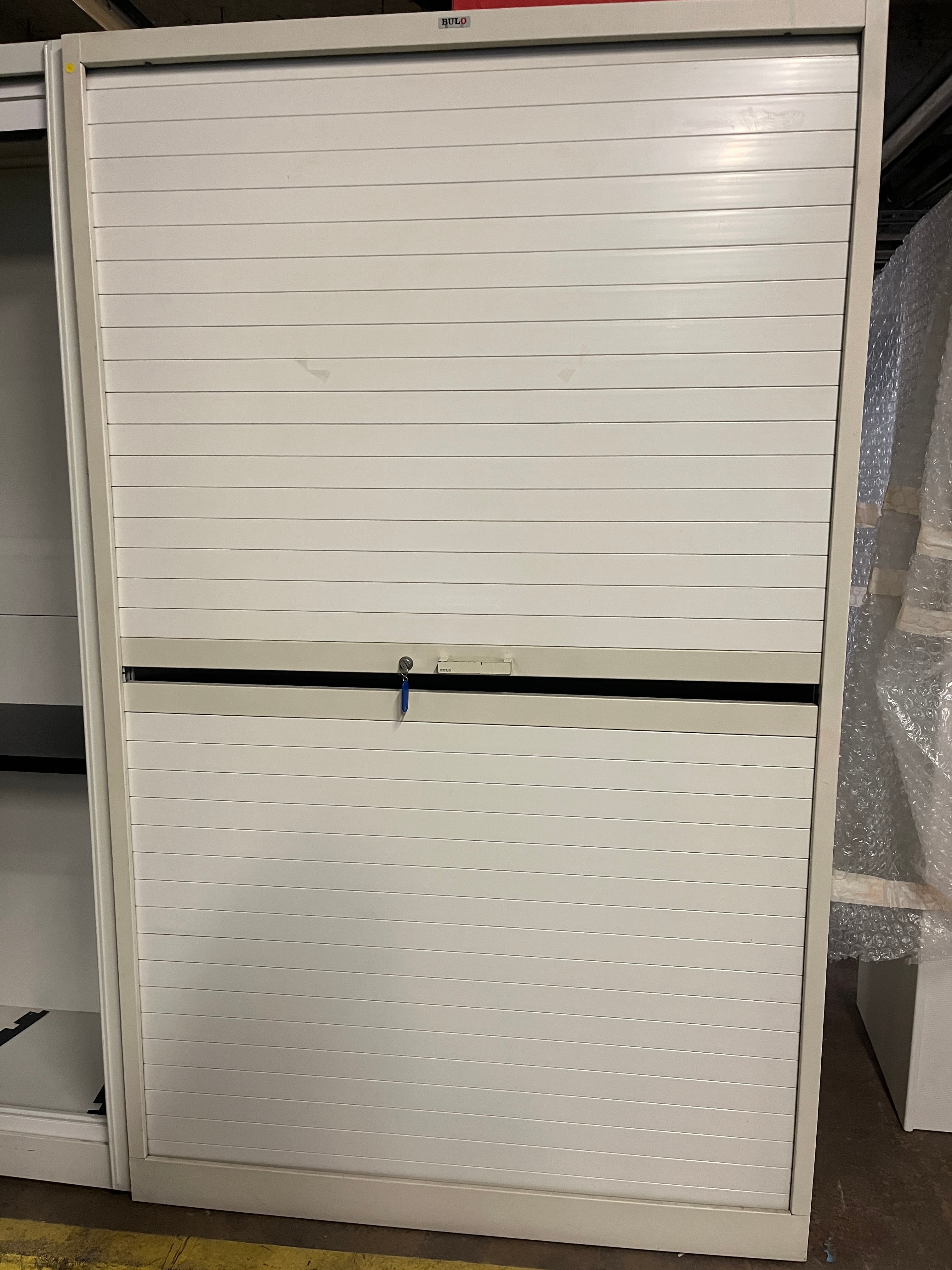 Bulo Armoire vintage jaune avec clé