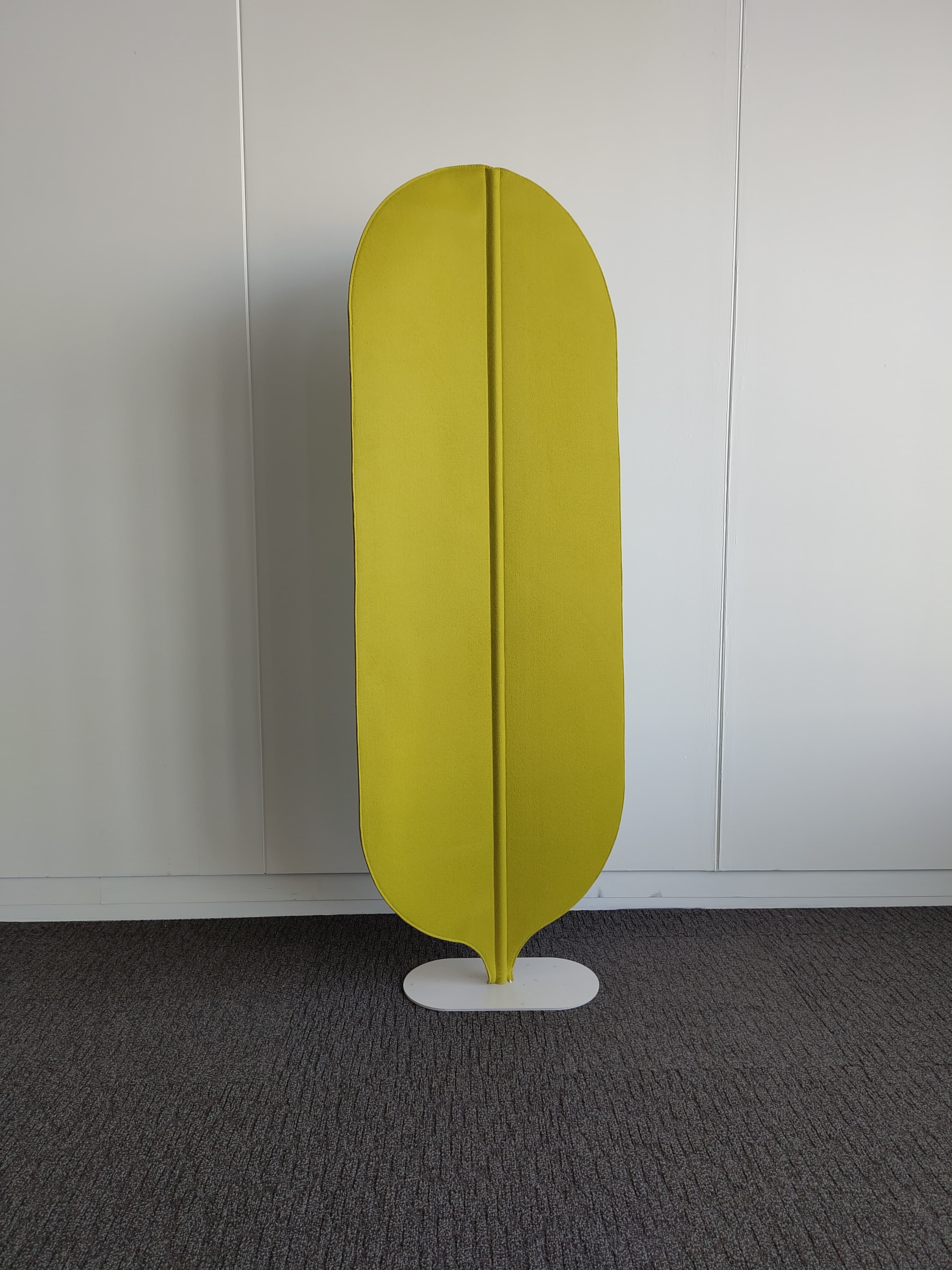 Grand écran vert en forme de feuille