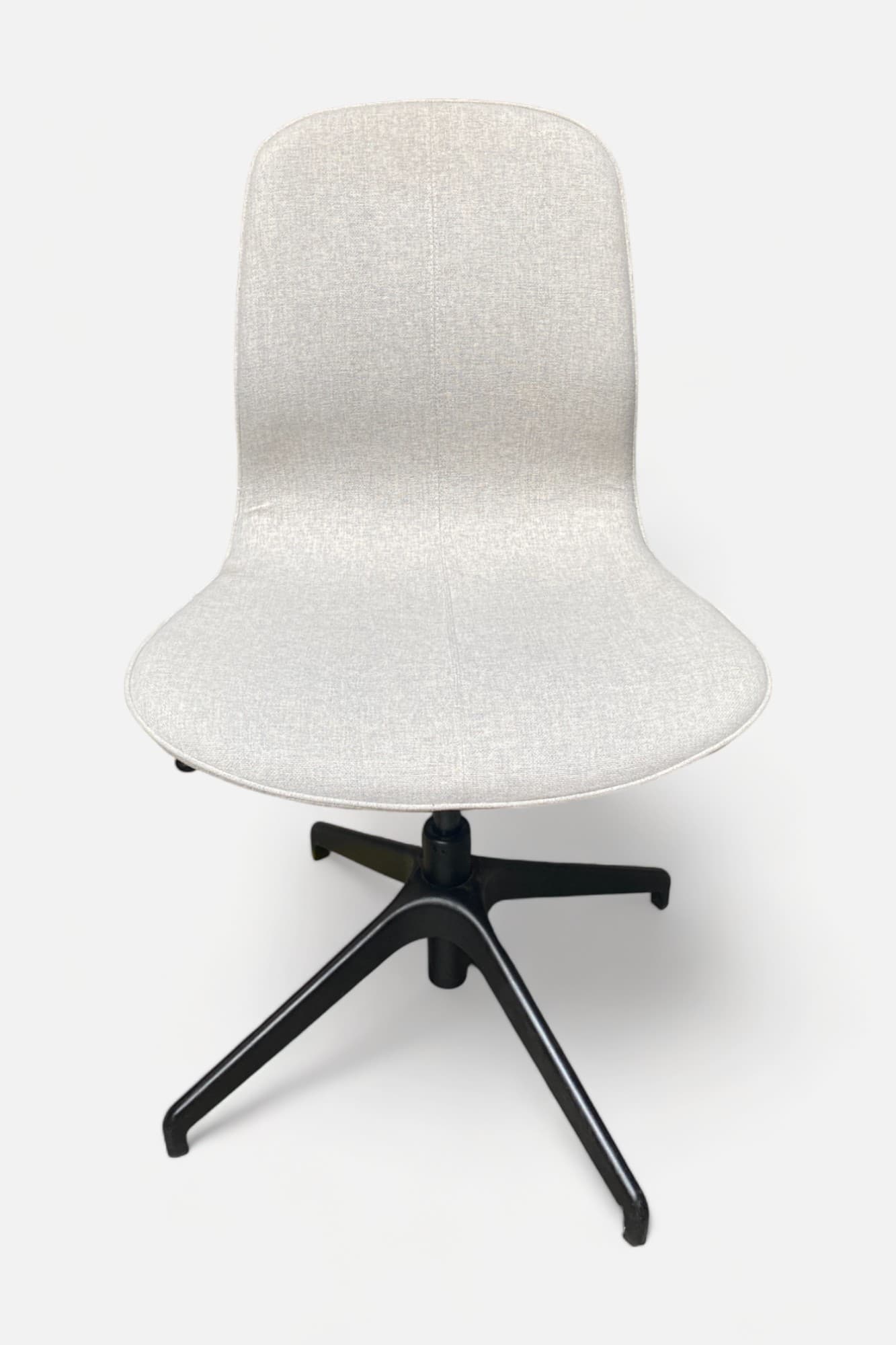 Adjustable Light Grey Meeting chair on black legs