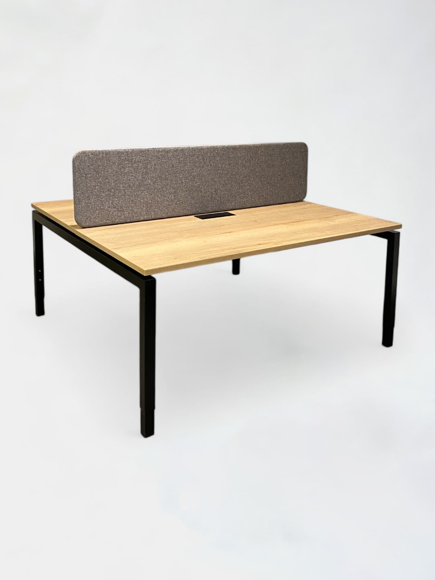 Duo de bureaux en bois avec pieds réglables en métal noir et séparateur gris